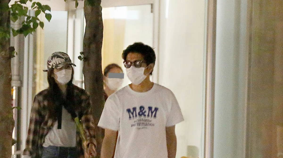 木村拓哉＆工藤静香カッコよすぎる愛犬お散歩ツーショット | FRIDAY