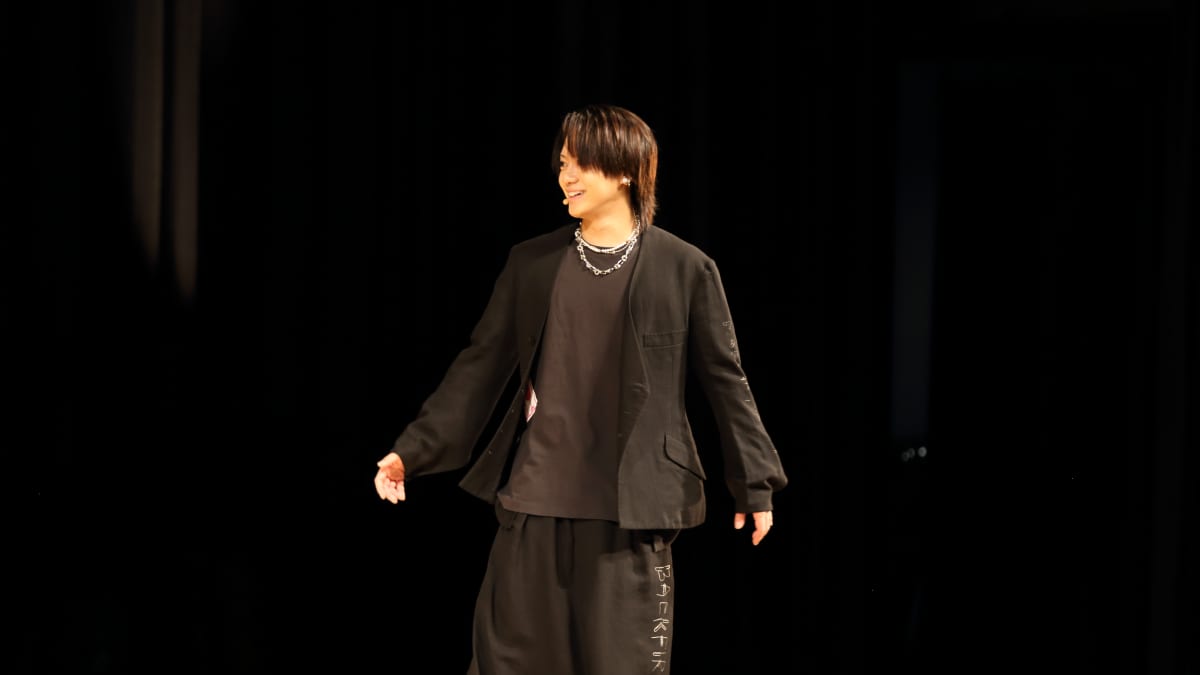 トップ俳優・佐藤流司が瓦15枚を片手で……30歳を迎えファンに感謝