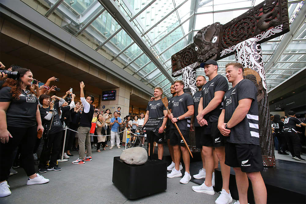 ラグビーNZ代表オールブラックス 新橋で味噌ラーメンを食す | FRIDAY