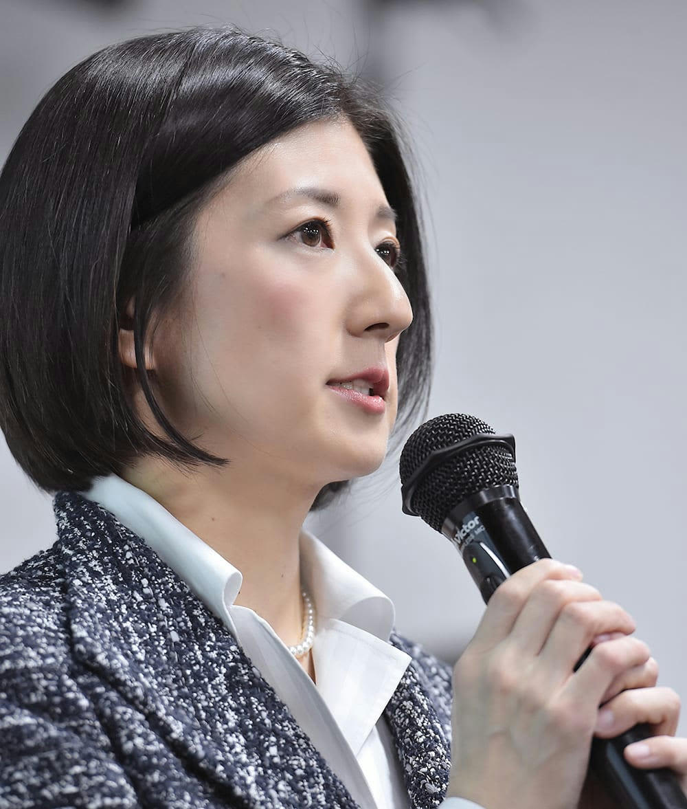 kumiko otuka 大胆なスカートで自ら店頭営業…大塚家具元社長・久美子氏「２年半ぶり経営現場へ」美しき素顔写真 | FRIDAYデジタル