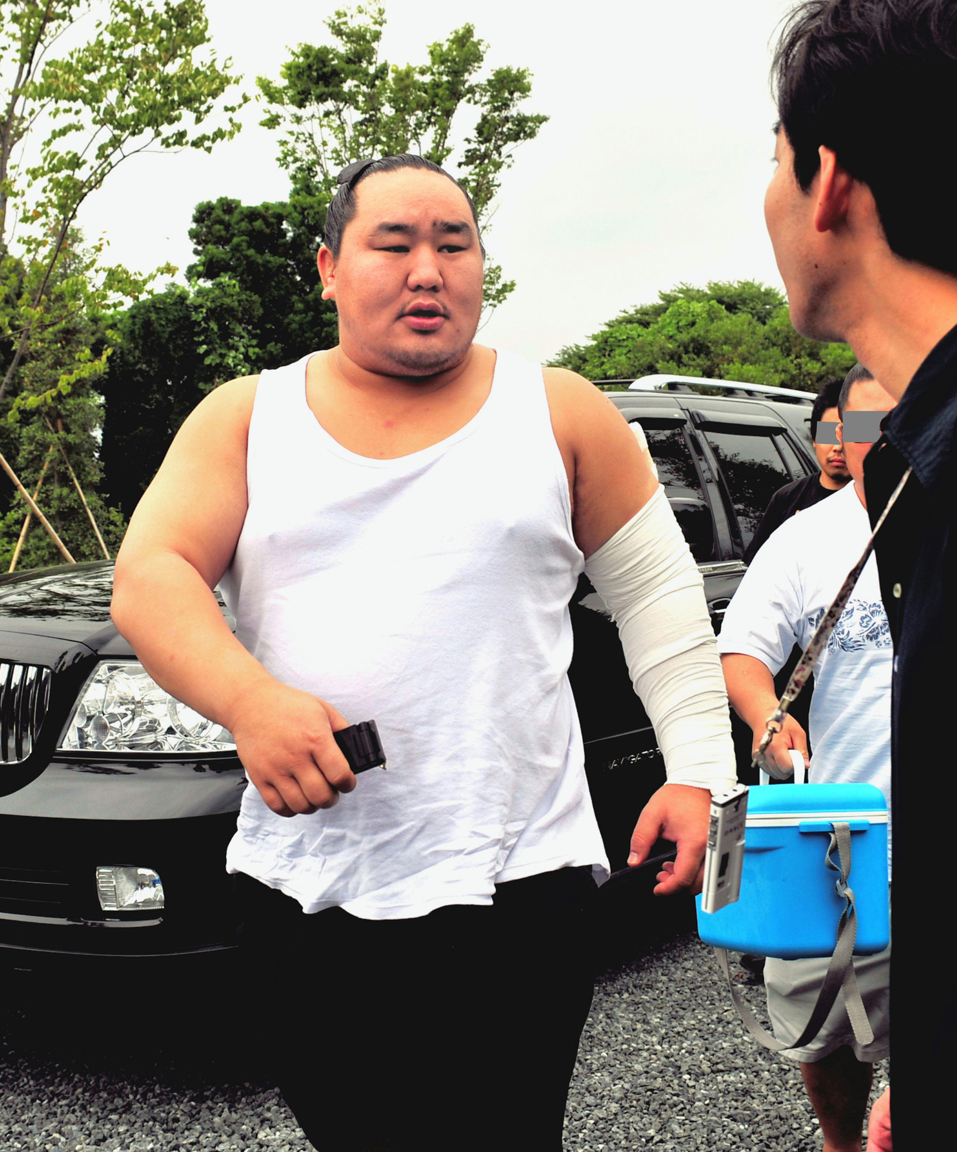 日馬富士にキス、骨折でもサッカー…朝青龍「豪快事件＆写真」 | FRIDAY