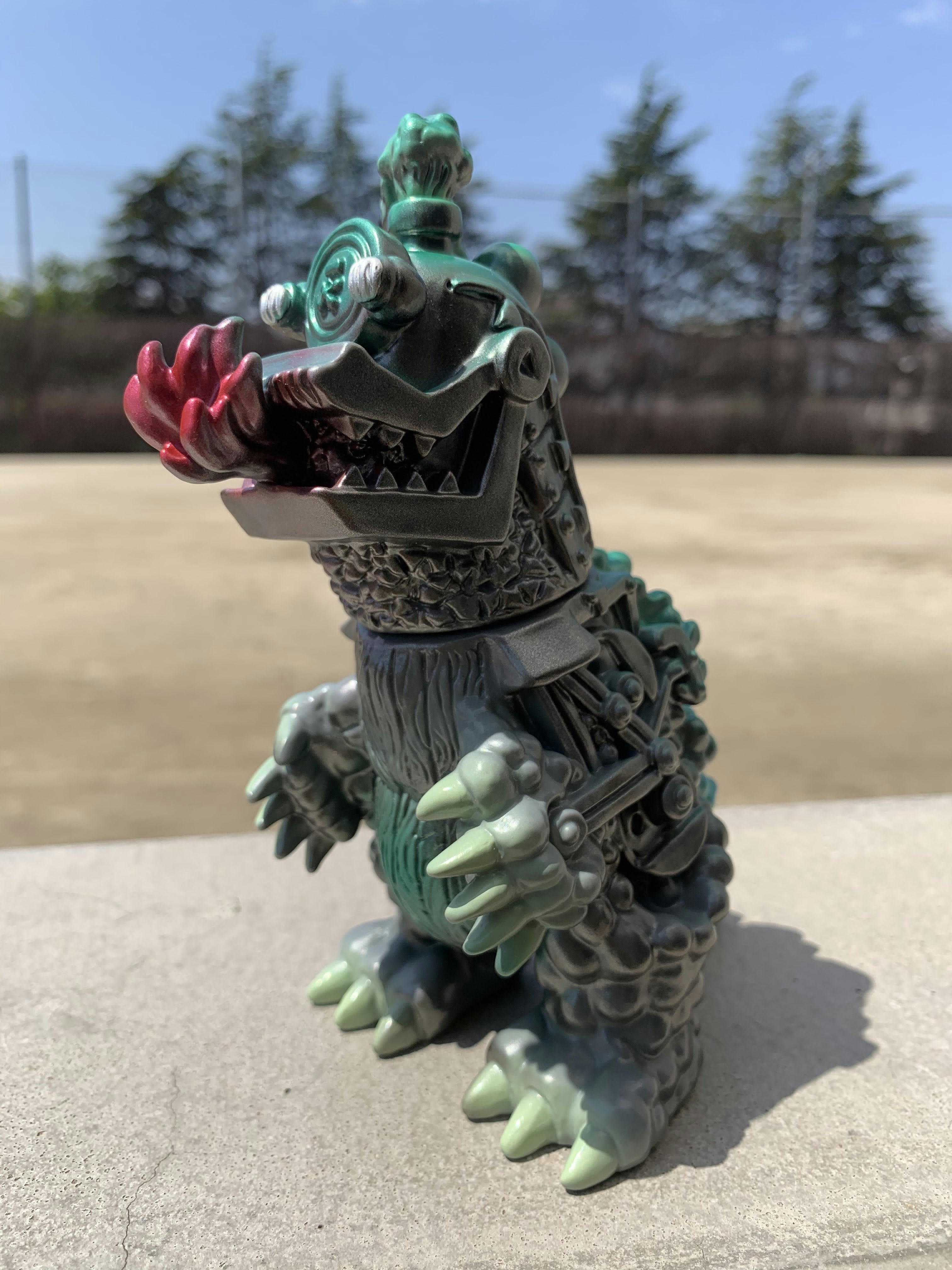 クリエイターズソフビ 怪獣、天使…「クリエイターズ・ソフビ」は、最高の現代アートだ