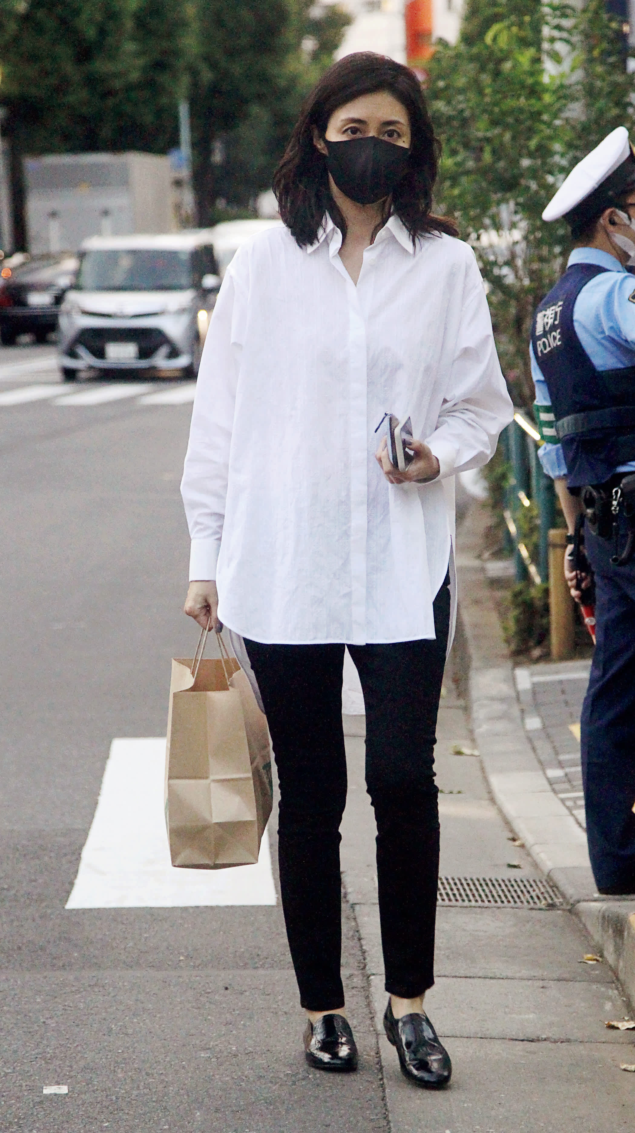 フォトギャラリー8枚目 スッピンでジム、夫婦で愛車…松嶋菜々子