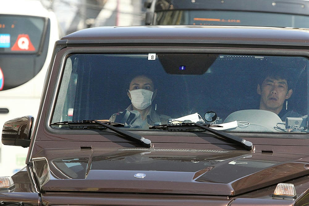 フォトギャラリー6枚目 スッピンでジム、夫婦で愛車…松嶋菜々子