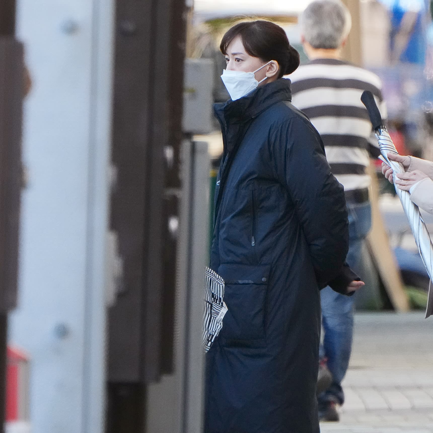 綾瀬はるか「大ハッスルロケ」現場で放った圧倒的オーラ | FRIDAYデジタル