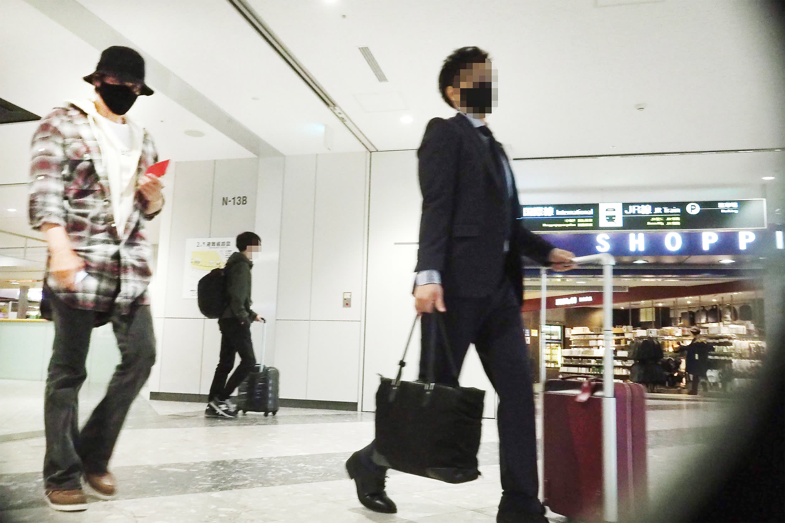 ビッグボス”新庄剛志「金髪美女」とのラブラブツーショット！ | FRIDAY