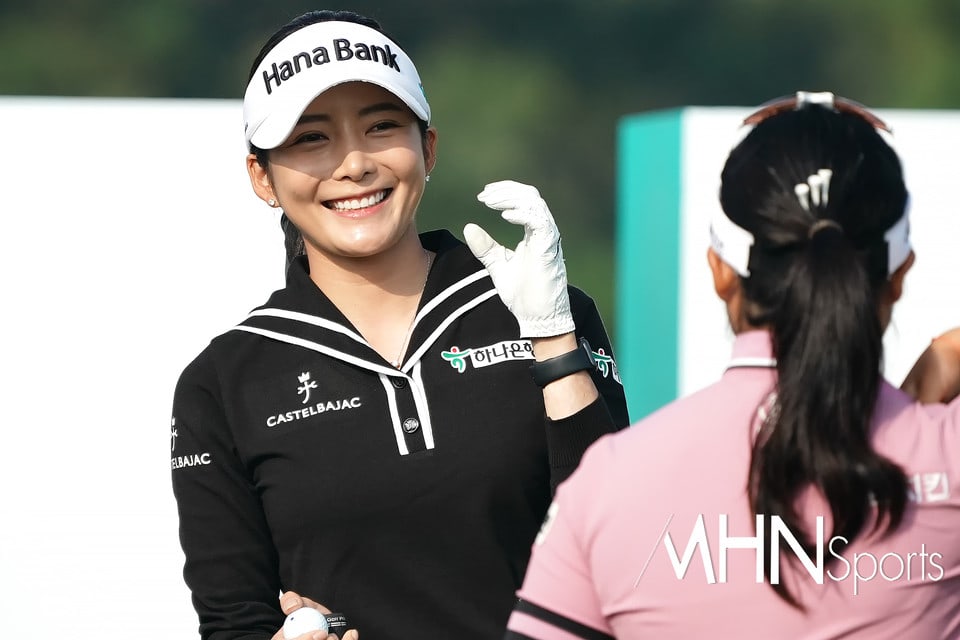 韓国女子プロゴルファーイ・ジョウン6のトーナメント実使用直筆サイン入りグローブ 韓国女子プロゴルファーイ・ジョウン6のトーナメント実使用直筆