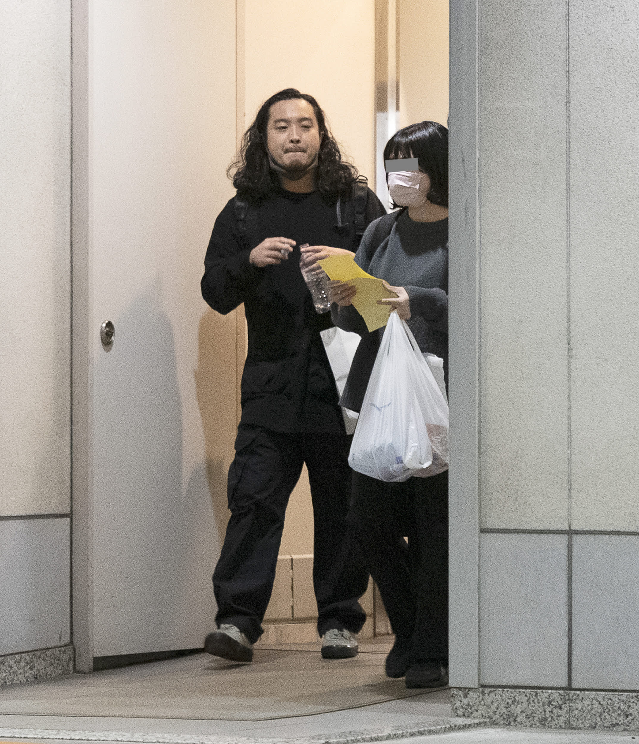 クリーピーナッツ・R-指定「グラドルとの愛の巣生活」撮った