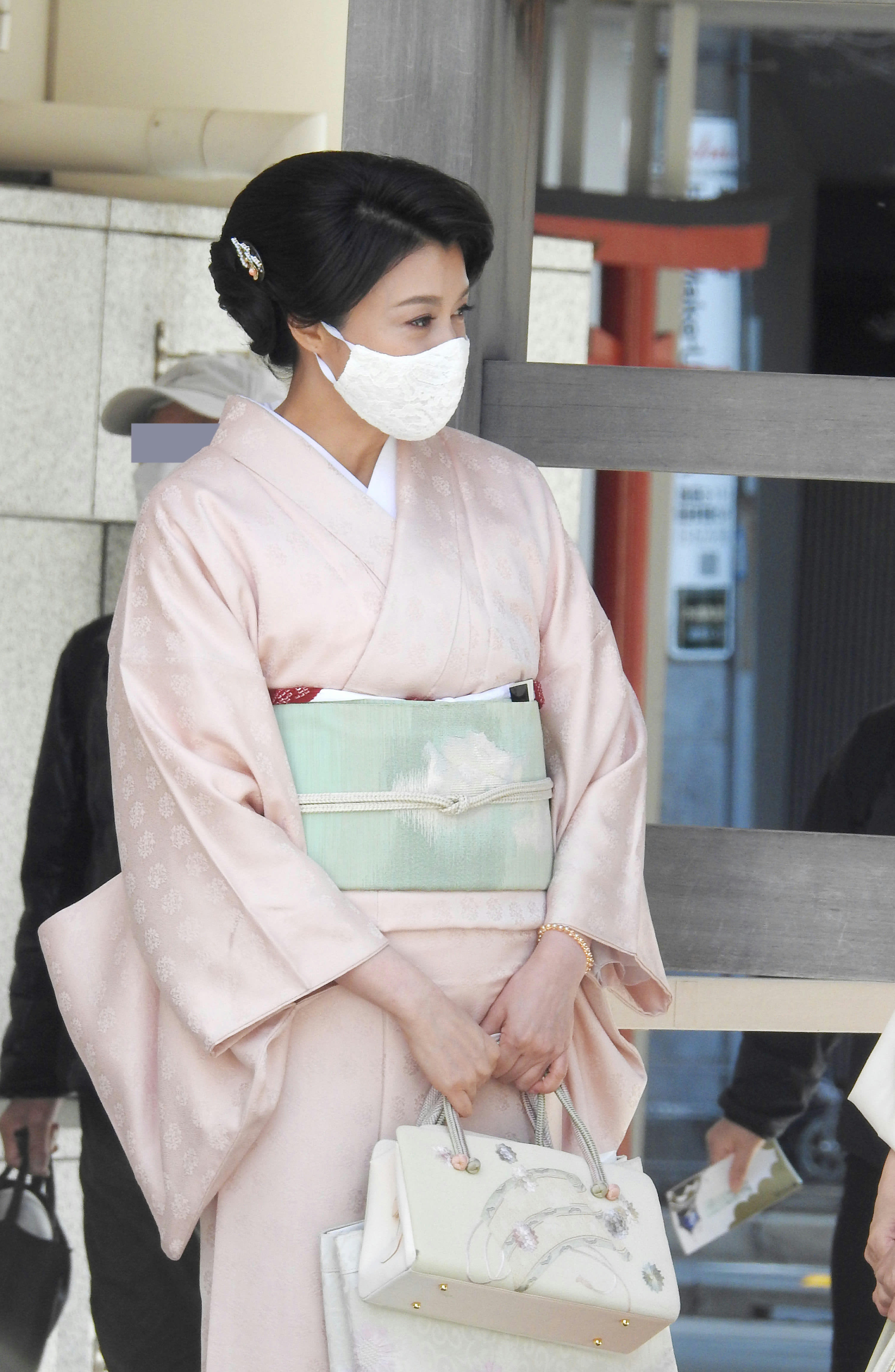 フォトギャラリー2枚目 愛之助とラブラブ散歩＆日本人離れしたスタイル