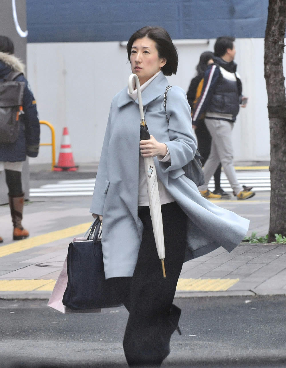 kumiko otuka 大胆なスカートで自ら店頭営業…大塚家具元社長・久美子氏「２年半ぶり経営現場へ」美しき素顔写真 | FRIDAYデジタル