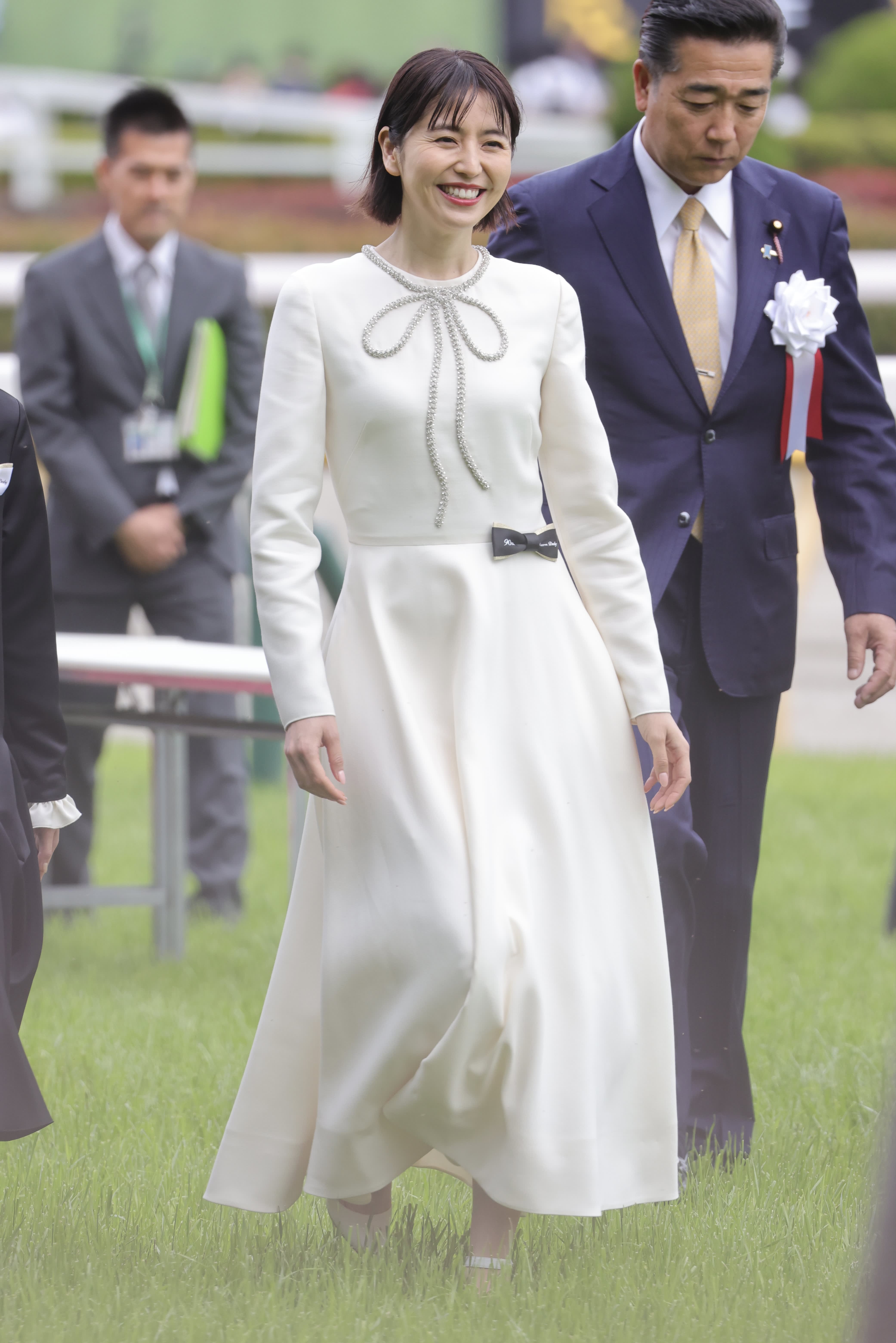 2ページ目）「ロイヤルファミリーみたい！」長澤まさみの“神々しい