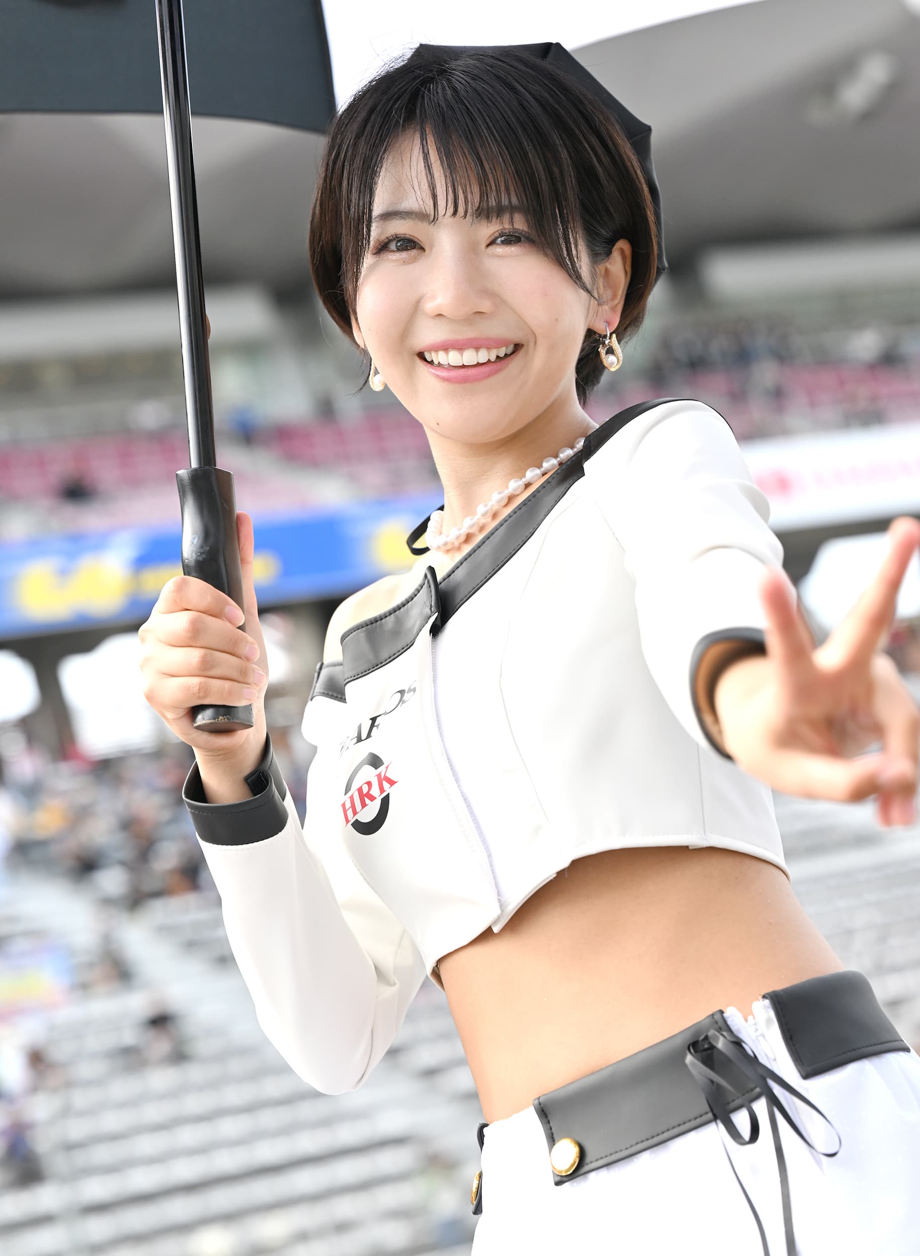 スーパーカーと妖艶な共演…富士24時間耐久レースを彩った「魅惑のレースクイーン」美しき素顔写真 | FRIDAYデジタル