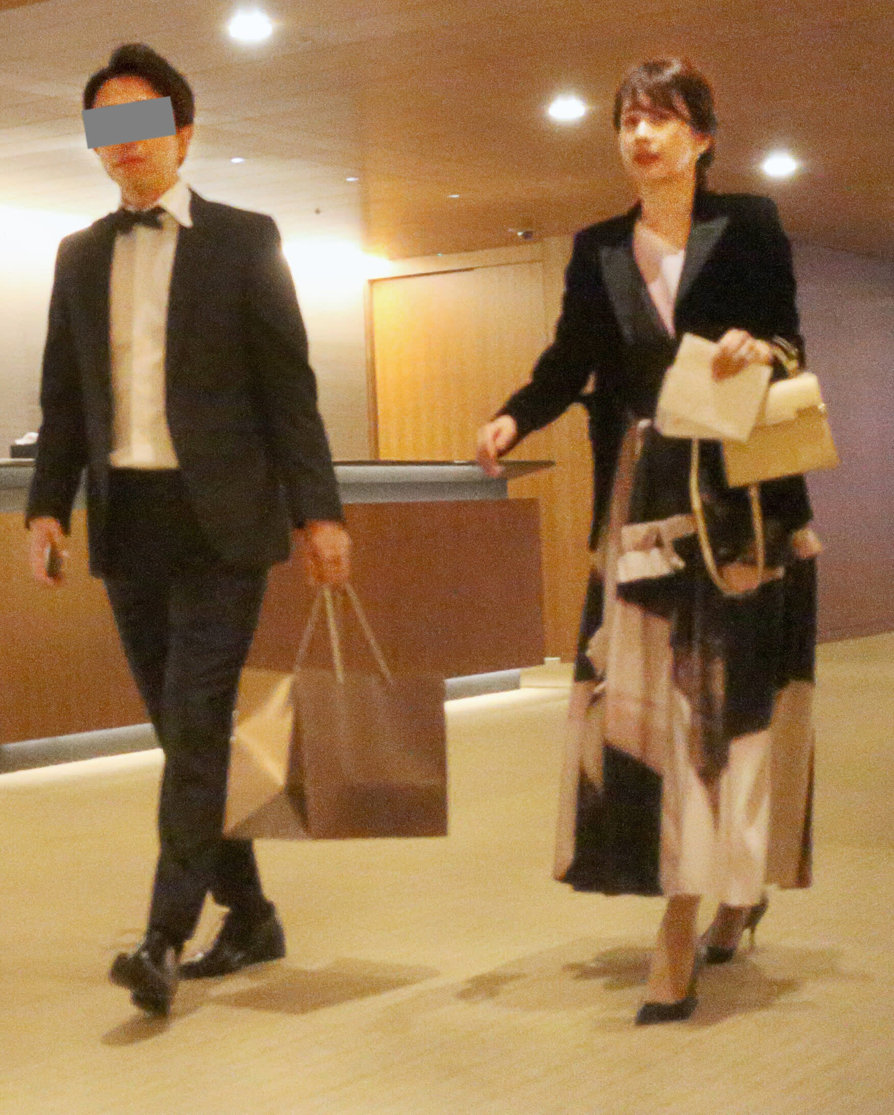 加藤綾子　スタイル フォトギャラリー1枚目 《結婚後初のツーショットをキャッチ》加藤綾子がセレブ夫と一緒に高級ホテルを訪れた理由 | FRIDAYデジタル