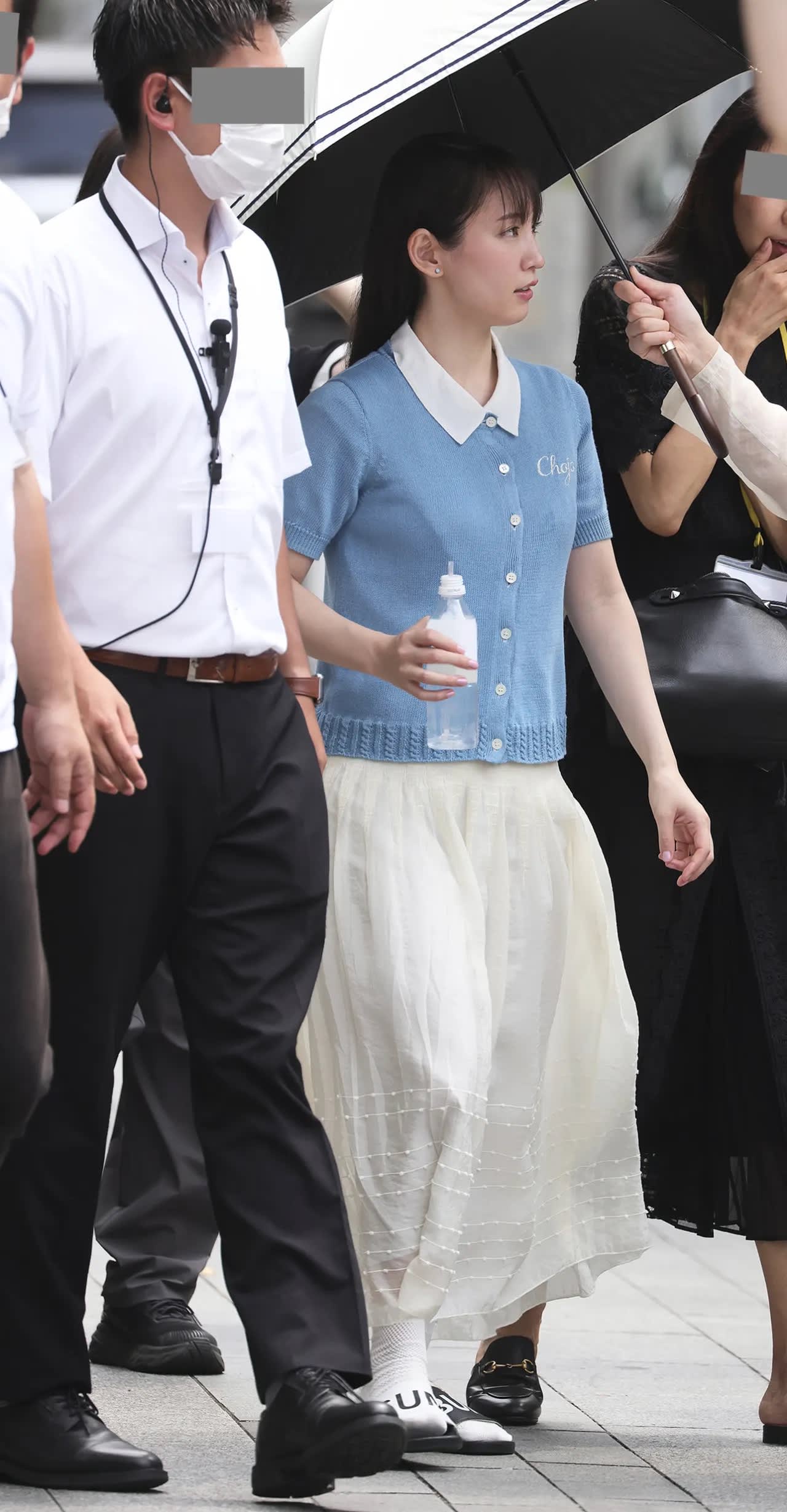 暑気にも負けず色香を放ち……圧倒的な好感度の吉岡里帆が「CM女王の座は