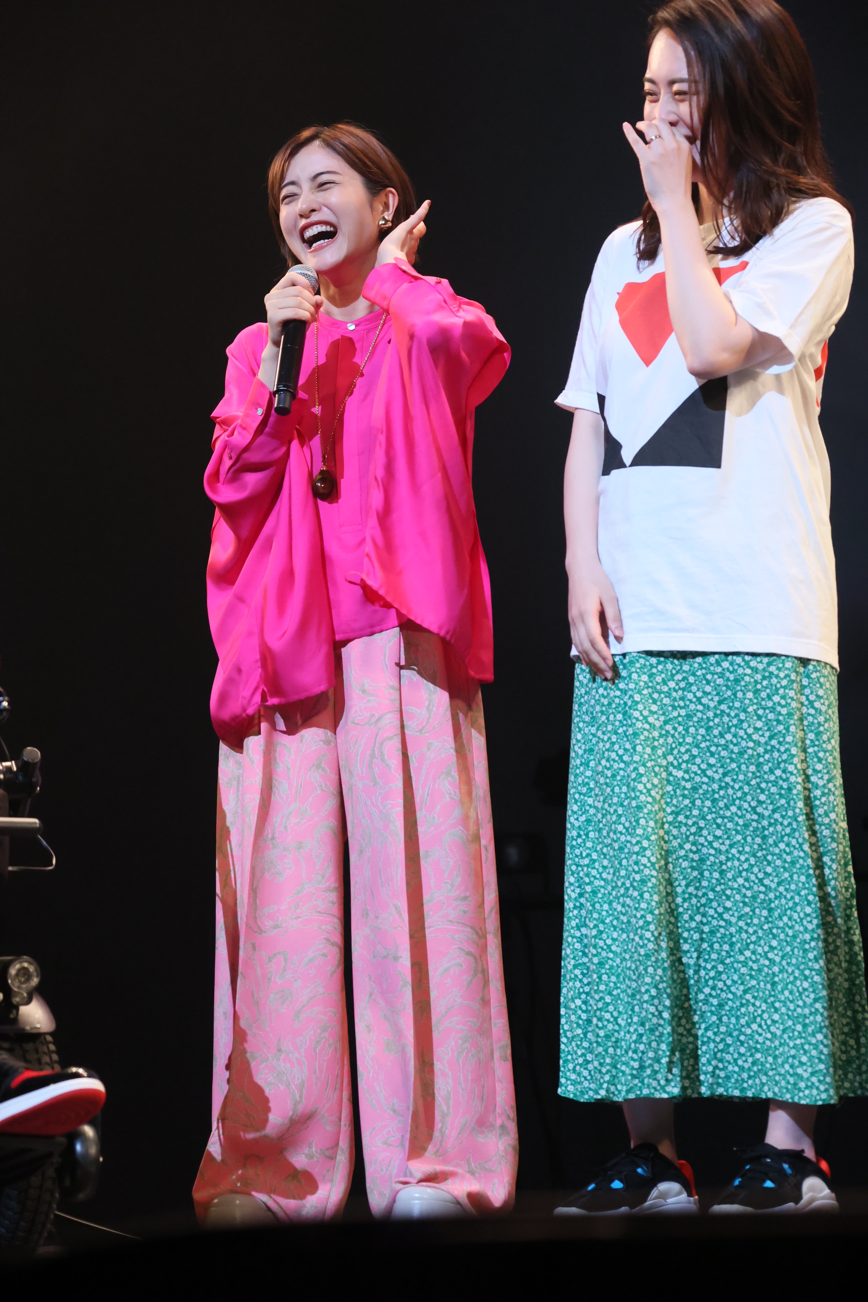 2ページ目）ピンクドレス&ショートヘアーで色香ムンムンの石原さとみ