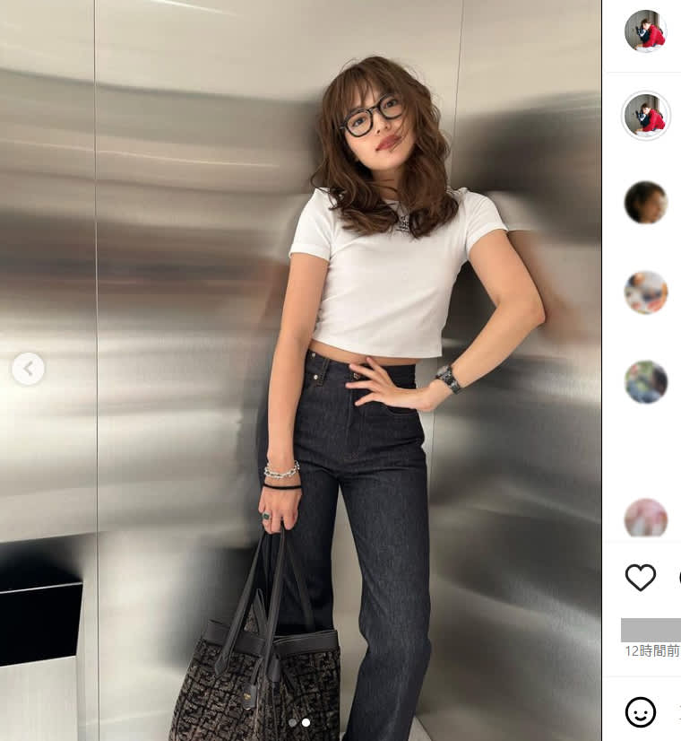 フォトギャラリー2枚目 川口春奈 カッコかわいい！へそ出しTシャツ