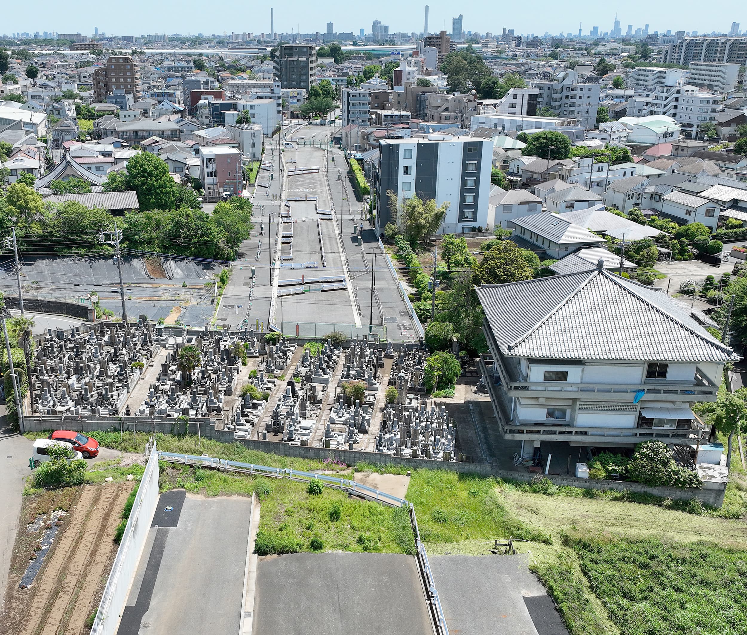 東京・大泉学園》幹線道路の真ん中を｢墓200基｣がふさぐ”特殊事情”とは
