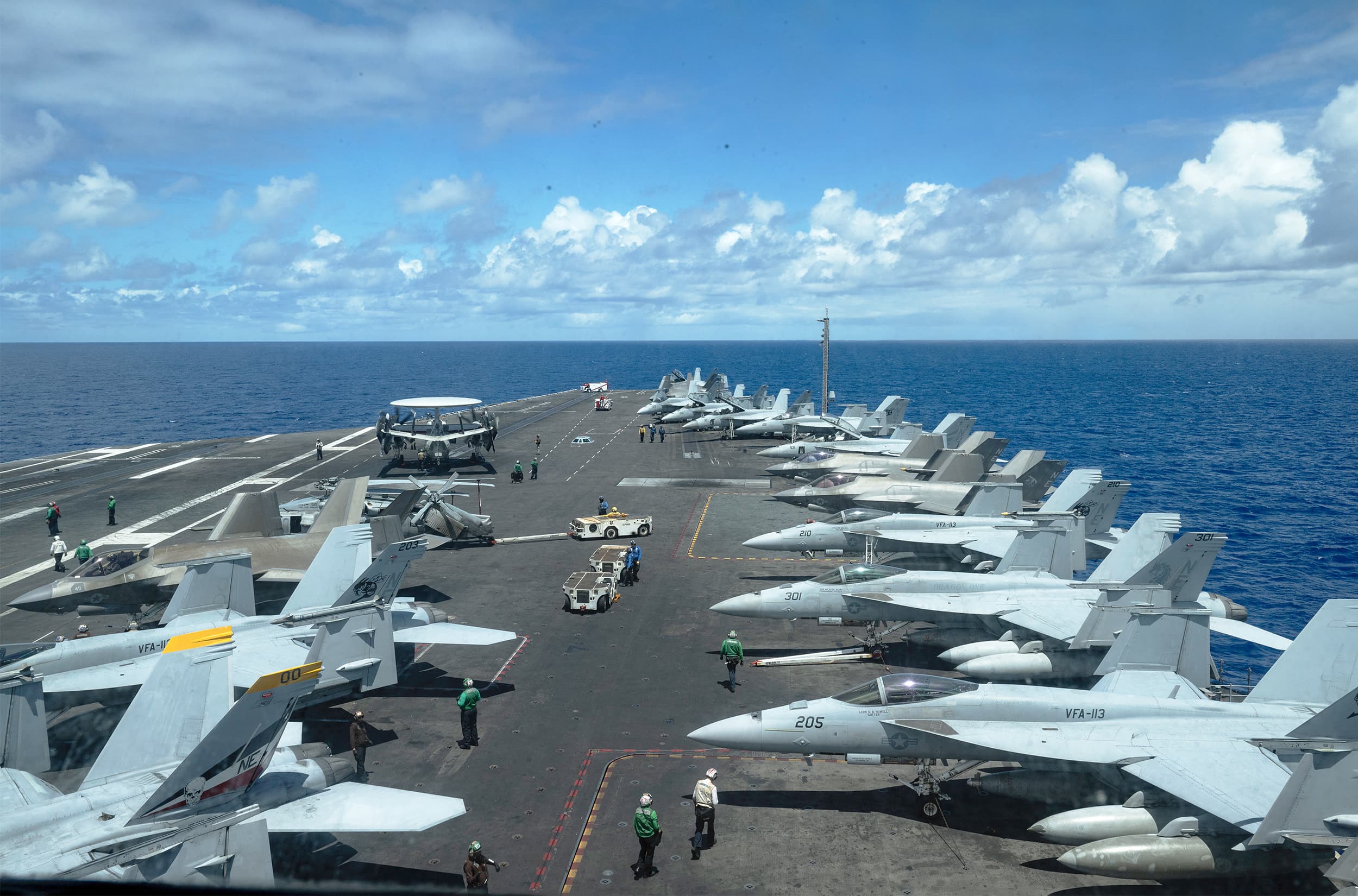 米軍　アメリカ海軍　カールビンソン　空母　CVN70  航空母艦 USS Carl Vinson - Wikipedia
