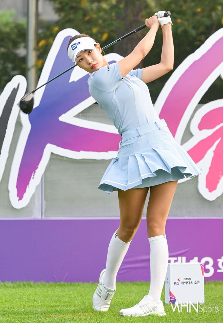 3ページ目）夏らしさ全開の「大胆ワンピース」で魅了…韓国女子ゴルフの
