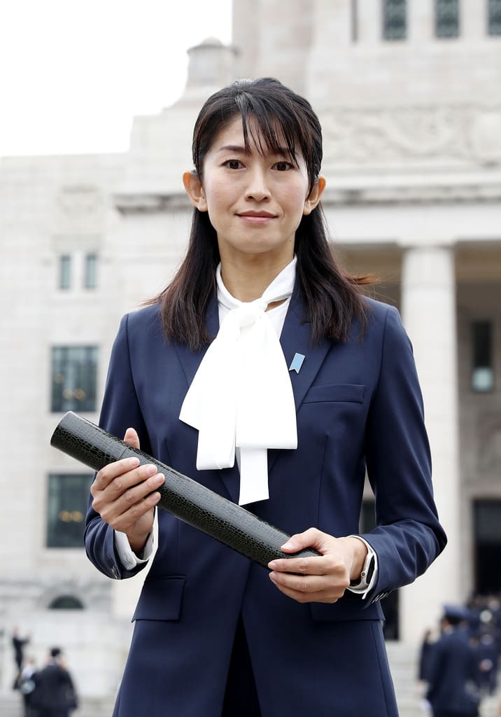 森下千里　衆議院議員　抱き枕　正規品　未使用 森下千里 衆議院議員 抱き枕 正規品 未使用 - メルカリ