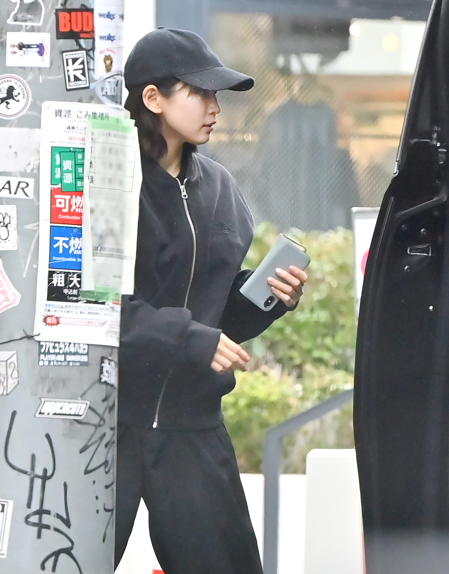 【吉岡里帆CM着用】シャギーロングチェスターコート 吉岡里帆：沈黙からのキュートな笑顔で夫を喜ばす 「JINRO」新CM公開