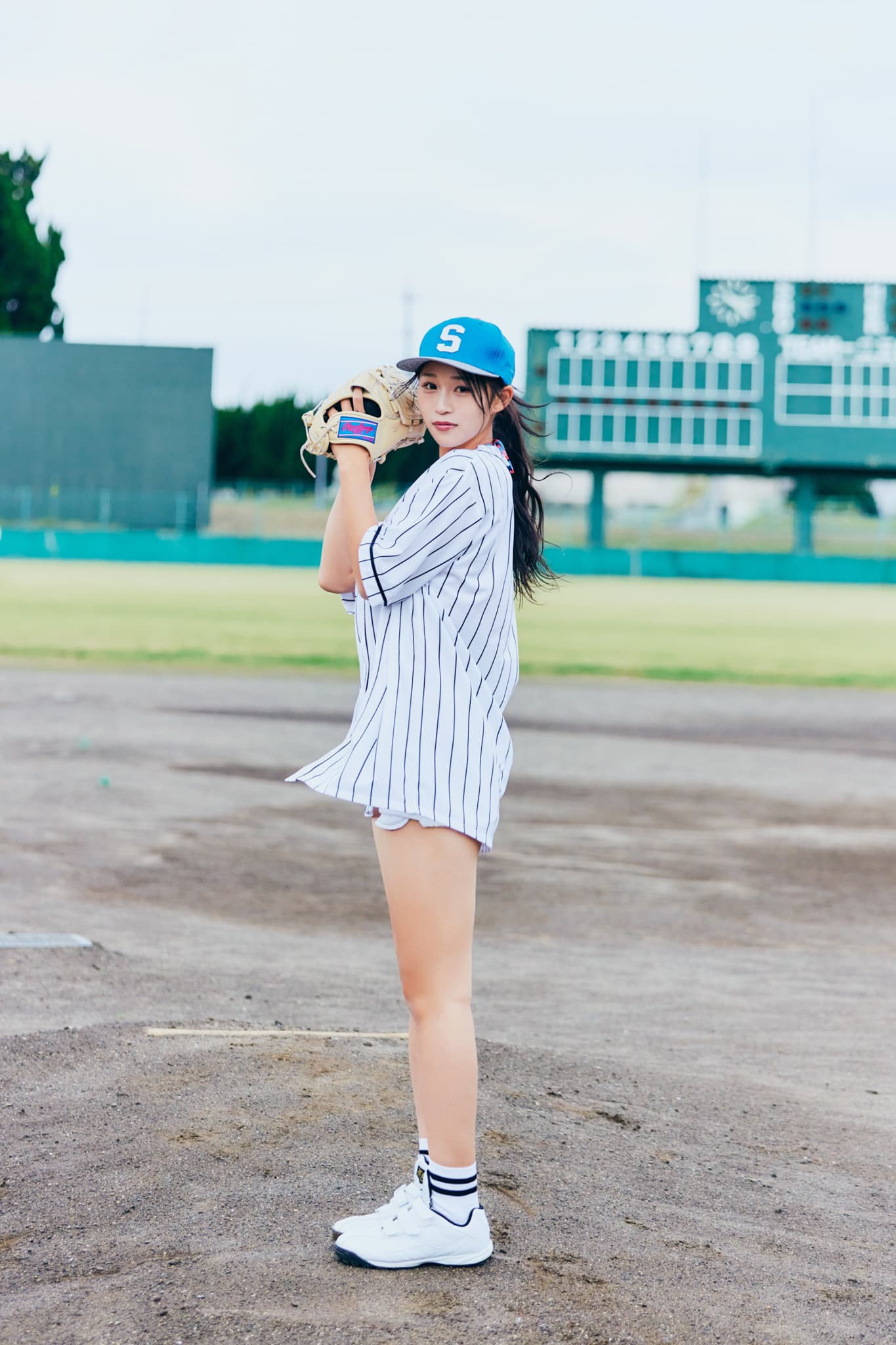 甲子園のマウンドにも立った”ホンモノの野球女子”が初水着グラビアに