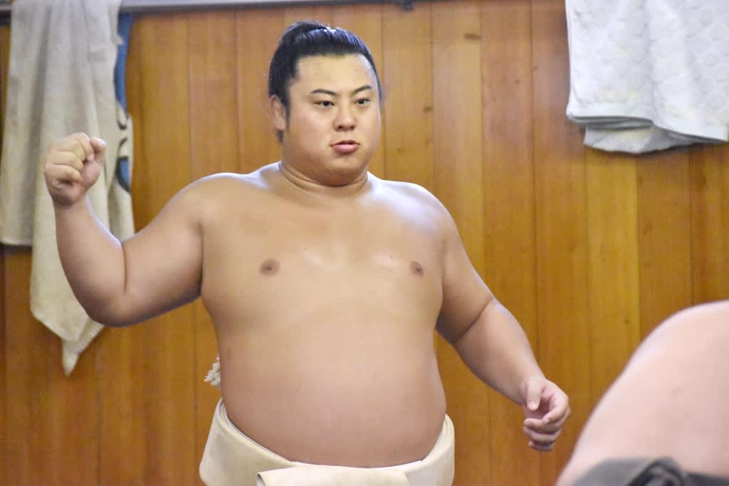 2ページ目）「尻拭く以外は弟子が」は昔話…イジメ疑惑の翔猿は