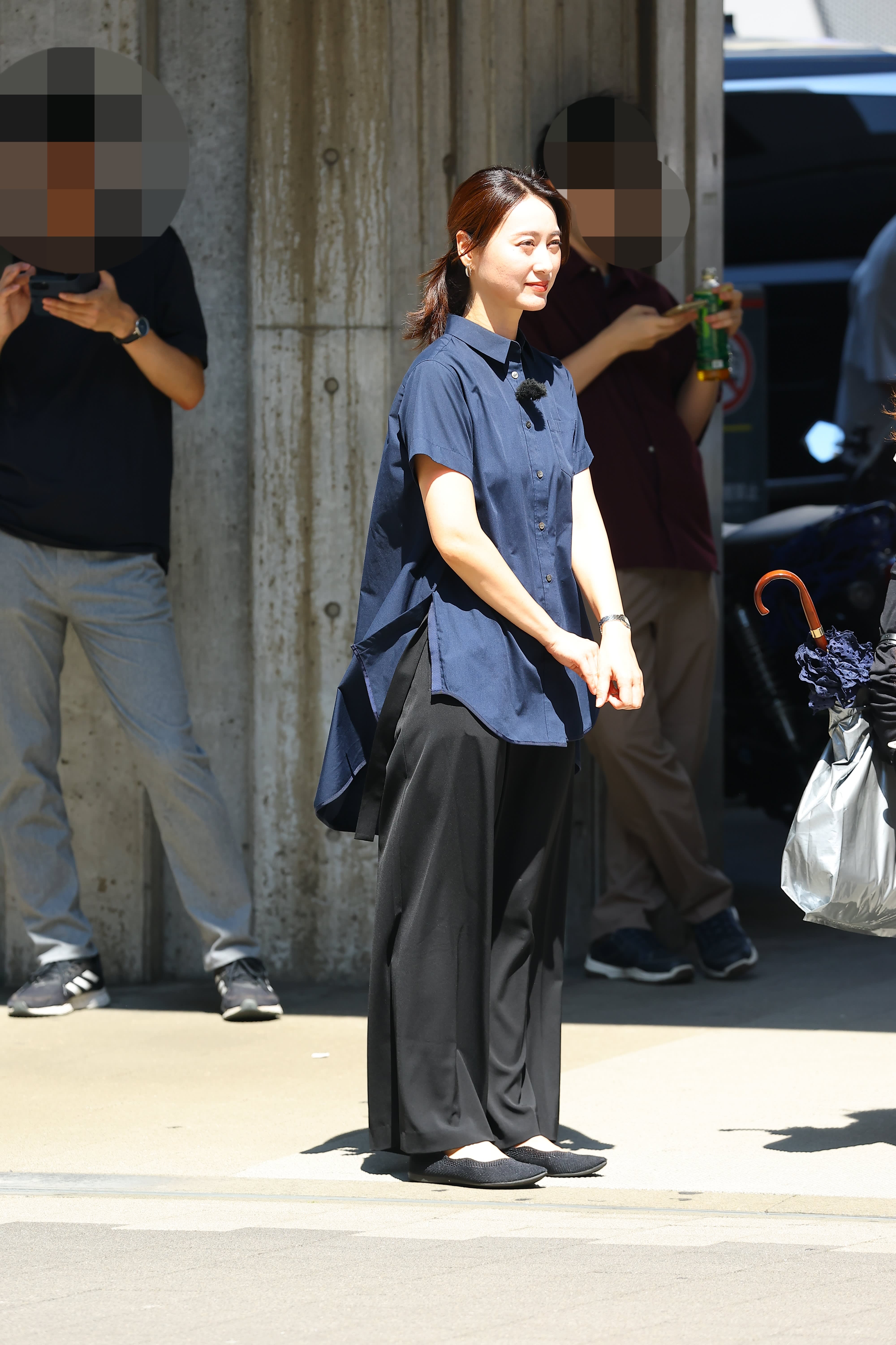 小川 彩佳 脚