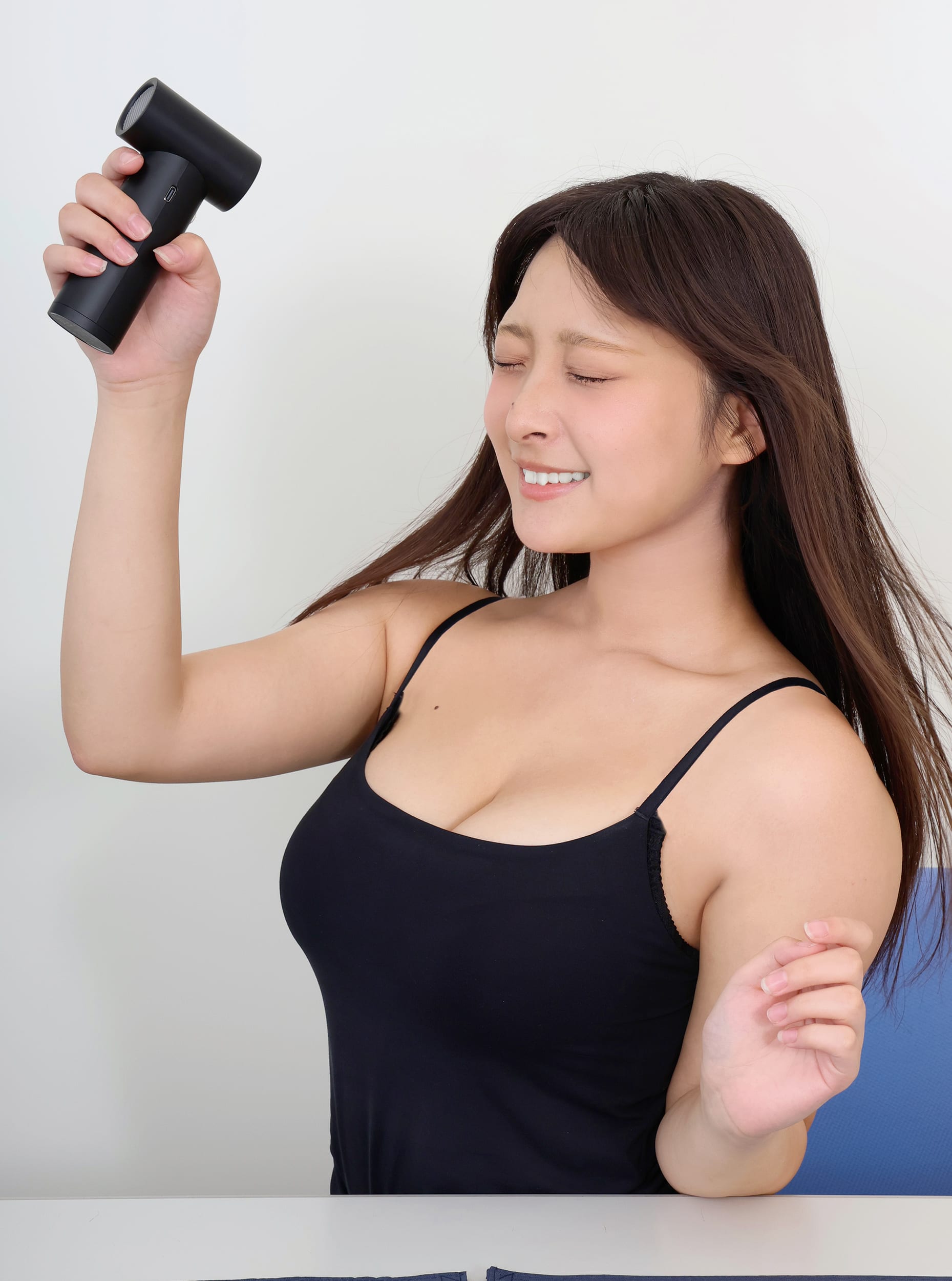 3ページ目）ファンをスマホに装着…人気グラドル沢美沙樹が絶賛