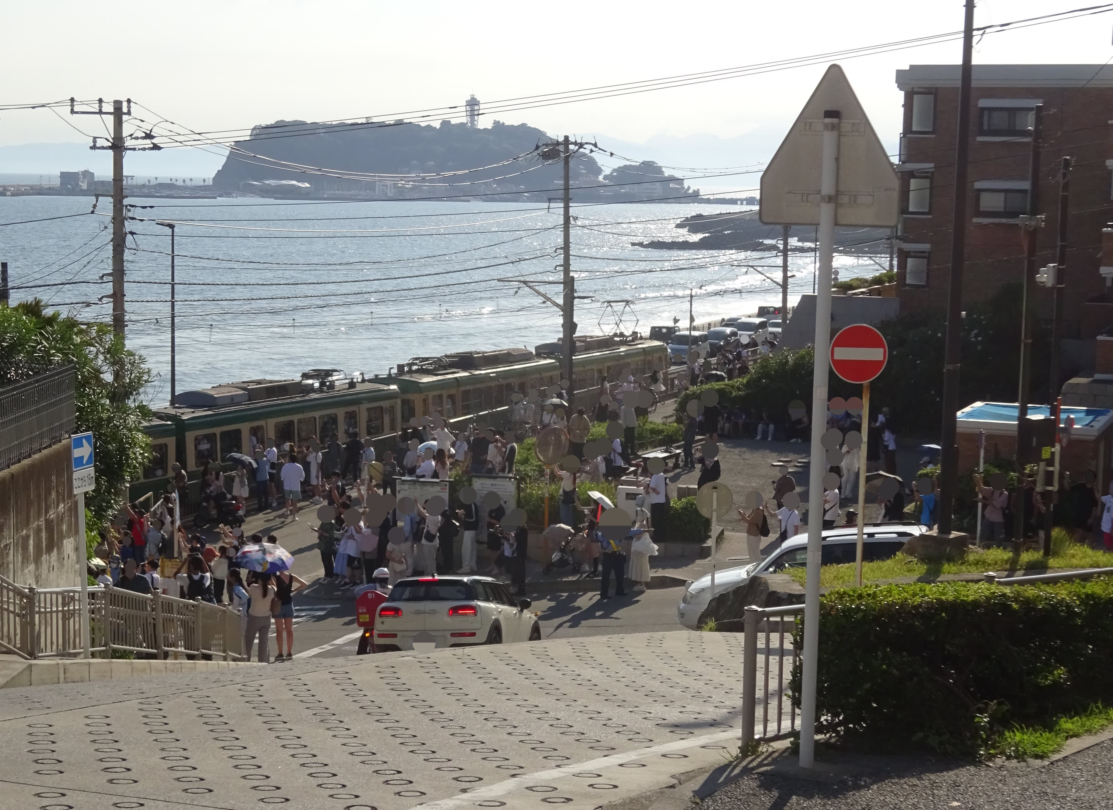 独自】宅配ボックスの無断使用や無断侵入、白タクも…「鎌倉高校前」駅