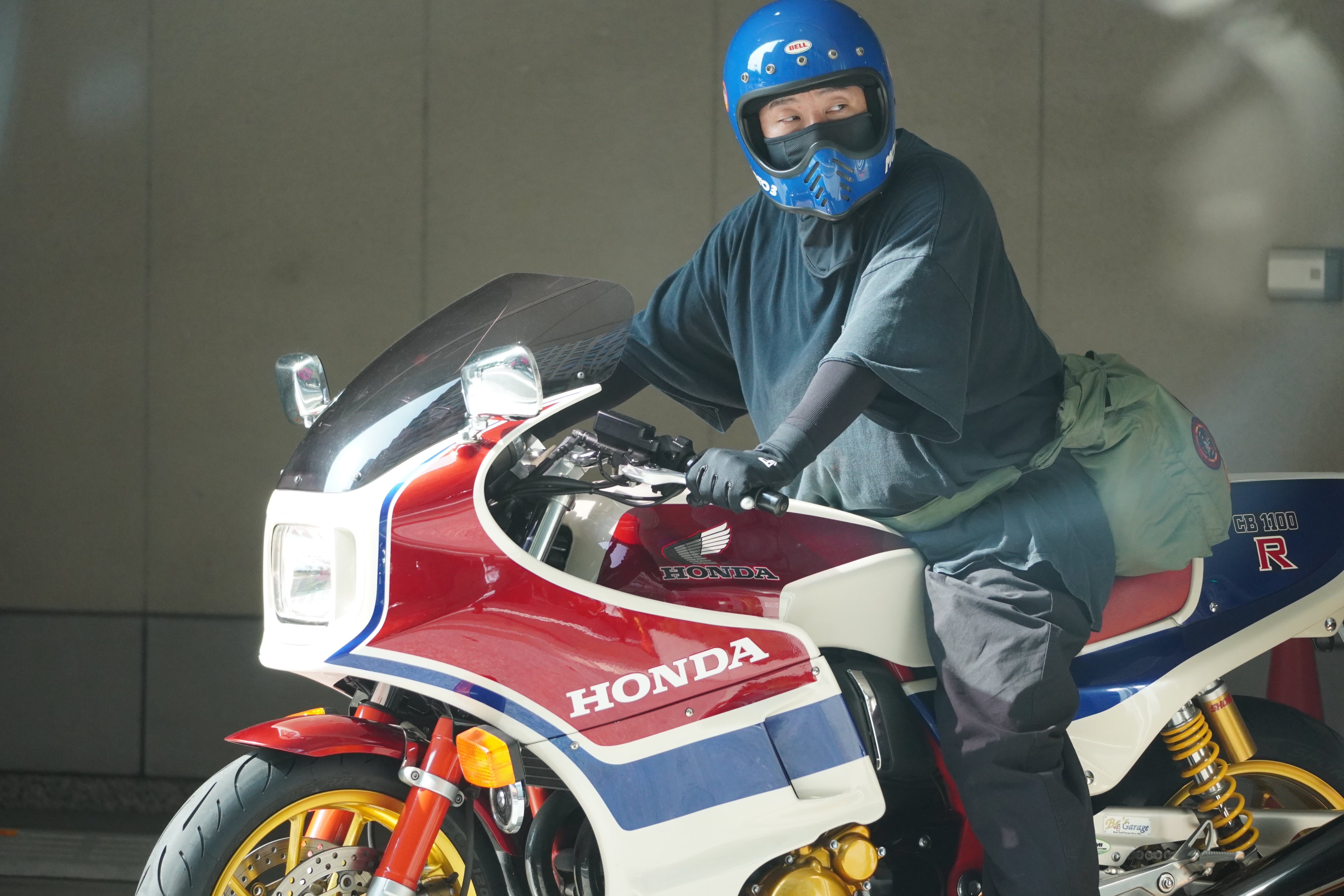 レイザーラモンRG 希少なスポーツバイクに跨る姿を目撃 ファンにサイン