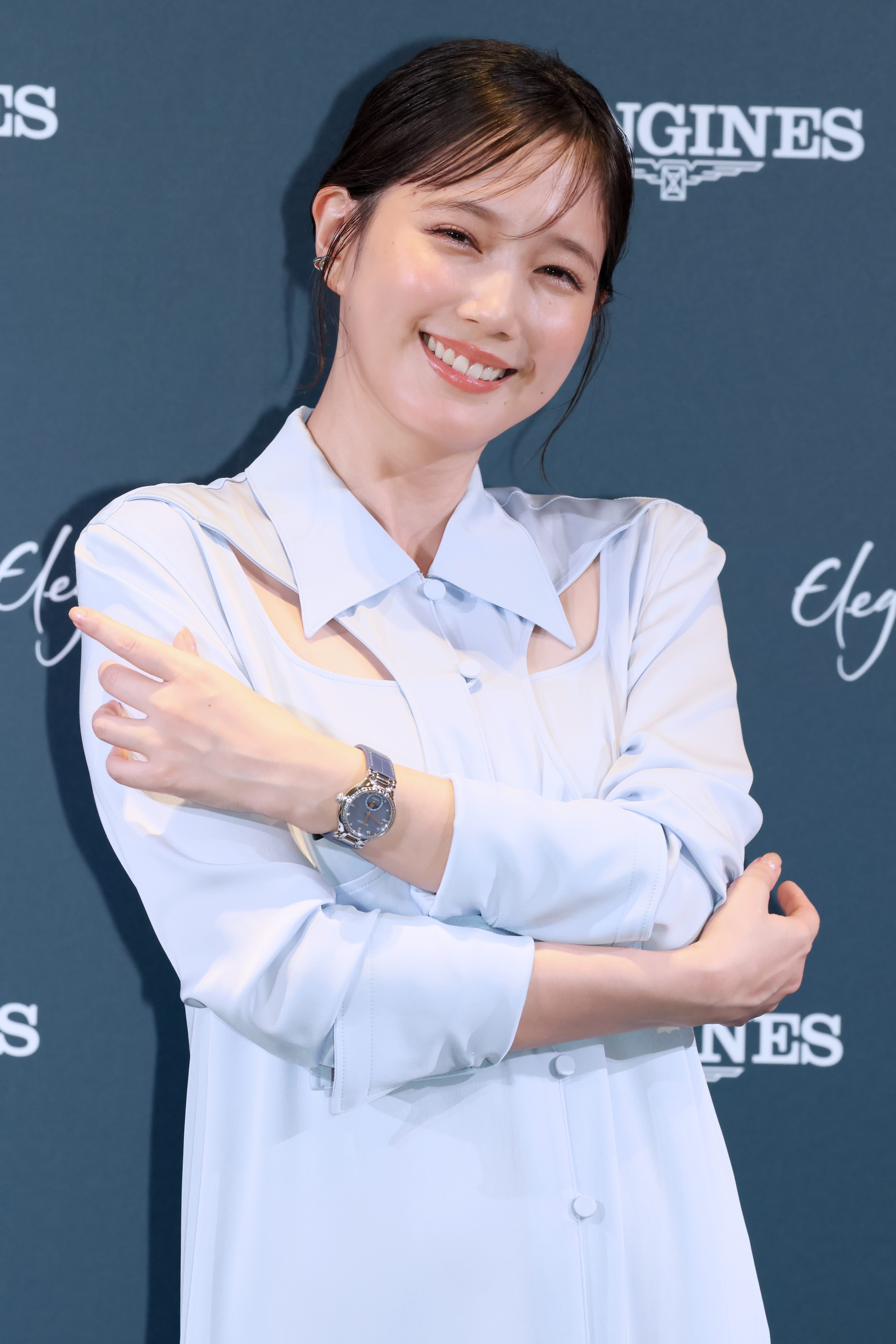 輝きが止まりません」本田翼 胸元が大胆に開いたドレスで時計新 輝きが止まりません」本田翼 胸元が大胆に開いたドレスで時計新