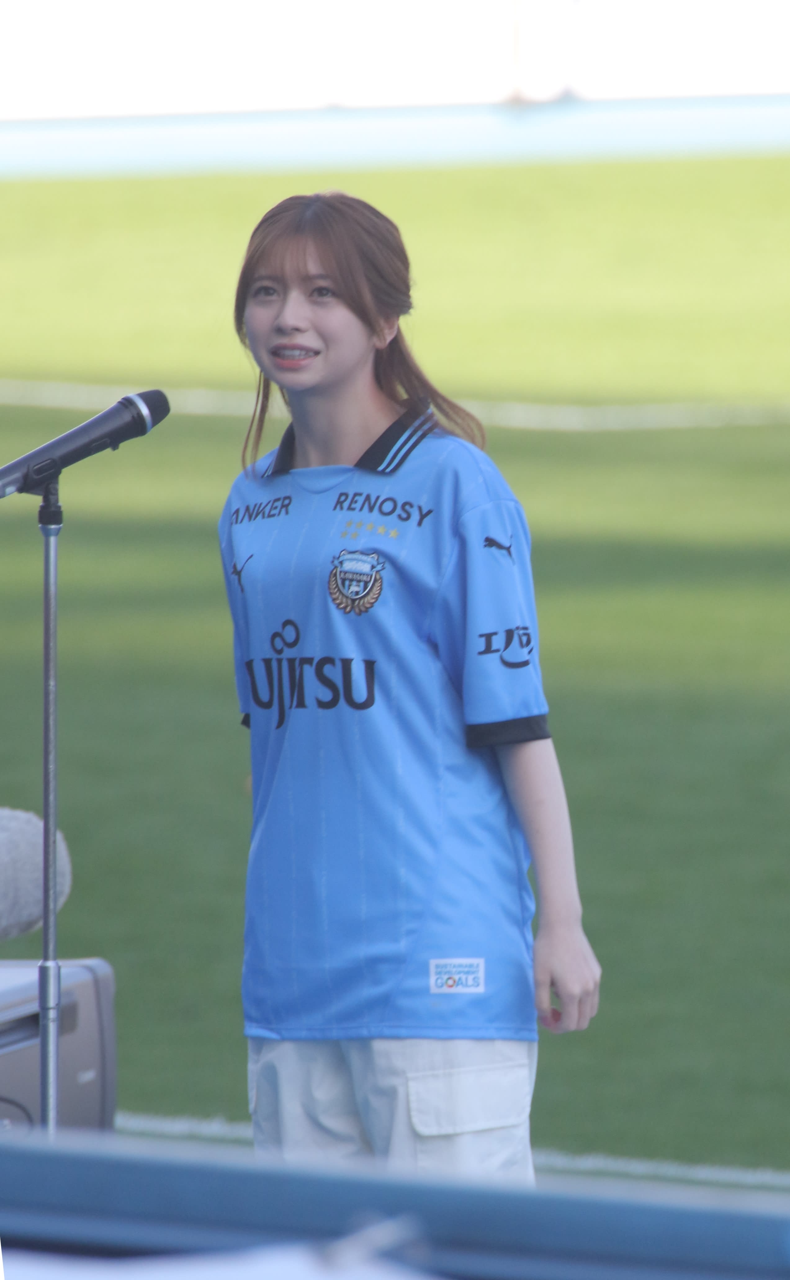 桜田ひよりが超ド緊張でループシュート！ J1始球式で見せた「超絶