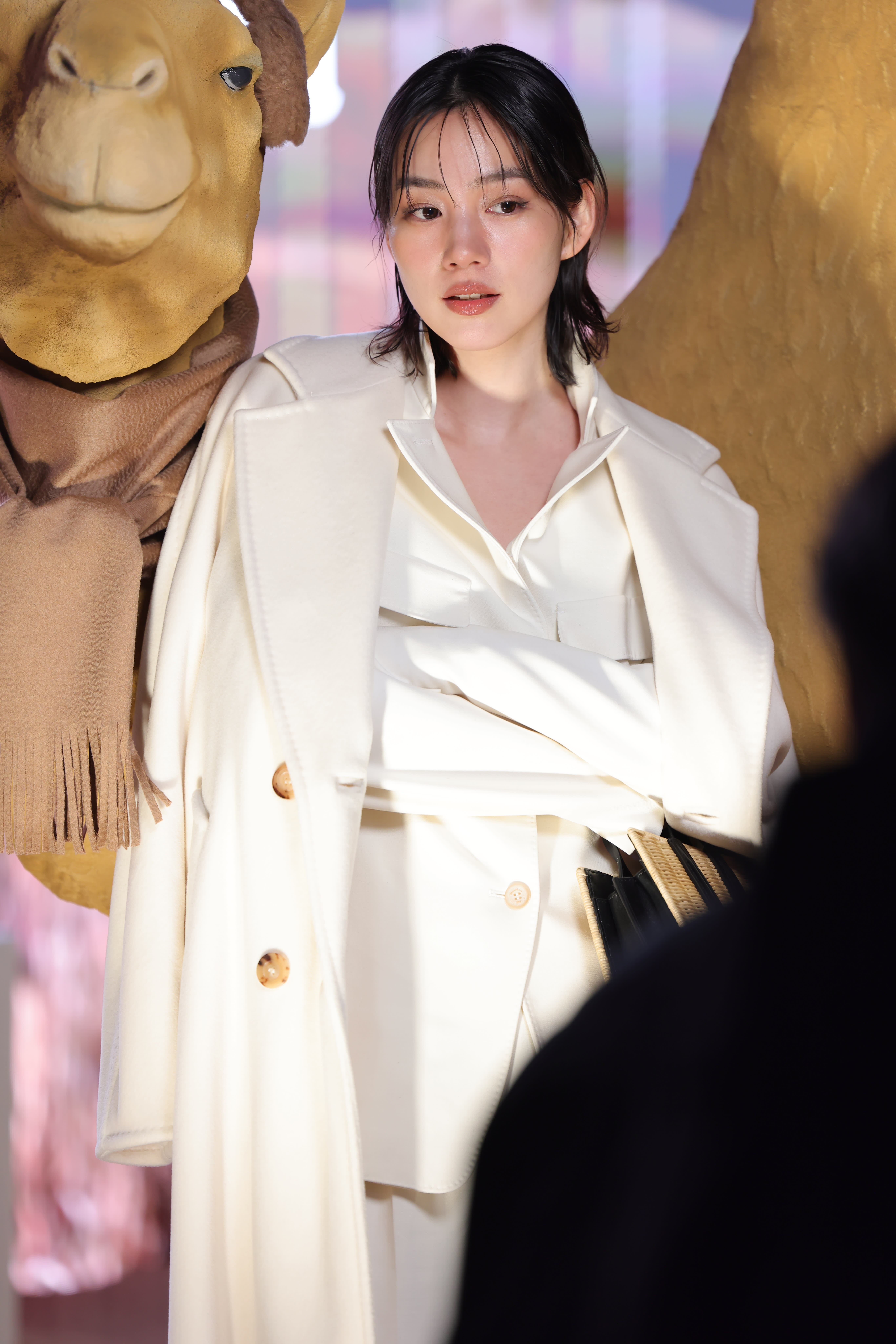 【本田翼着用、新品未使用タグ付】CADUNE トレンチジレ　38 キャメル のんが大胆デコルテ見せ、本田翼は超ミニのボトム姿…表参道の