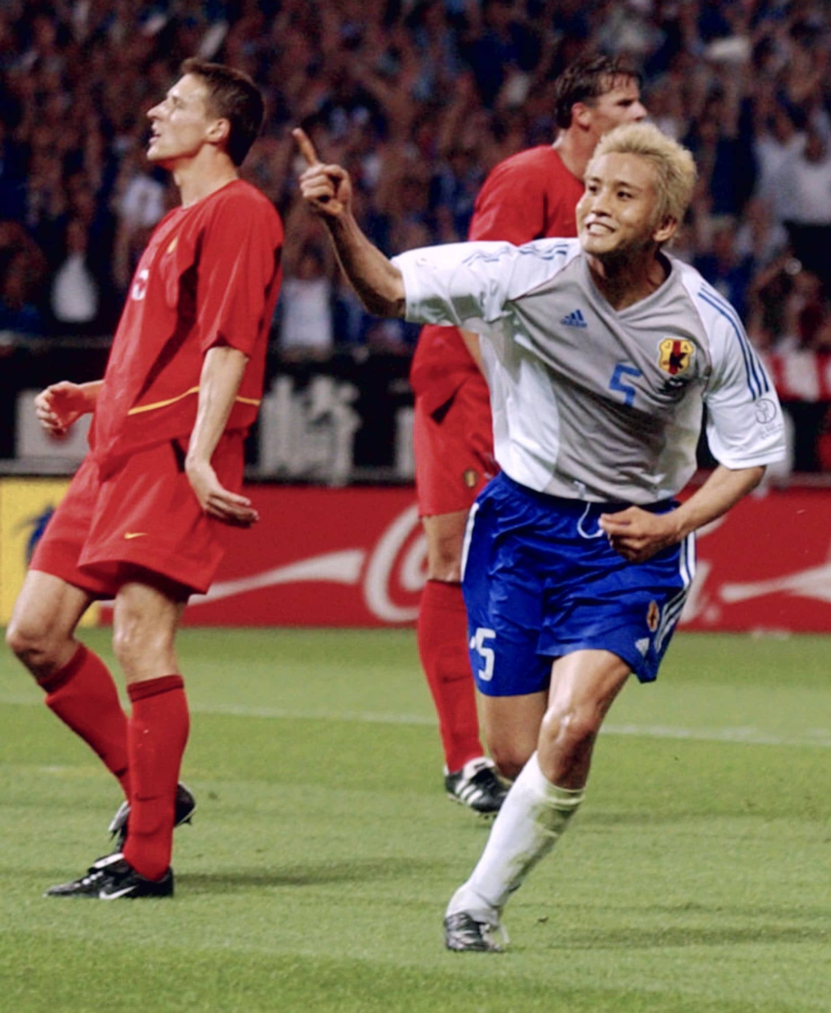 フォトギャラリー2枚目 【W杯イヤー開幕】日本中が歓喜した稲本の左足