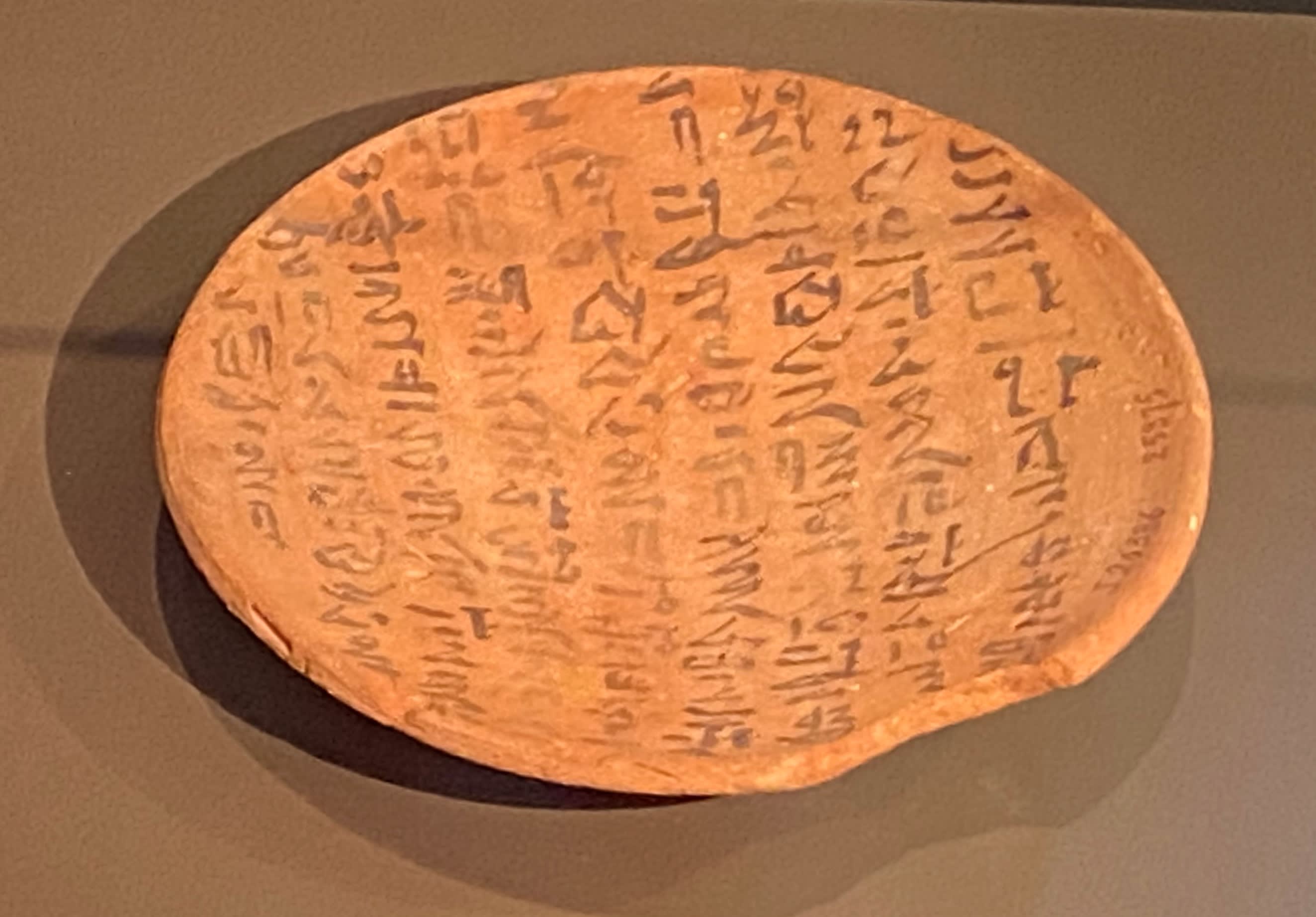 1500年ぶりに復活したヒエログリフはお土産でも人気…考古学者が情熱を