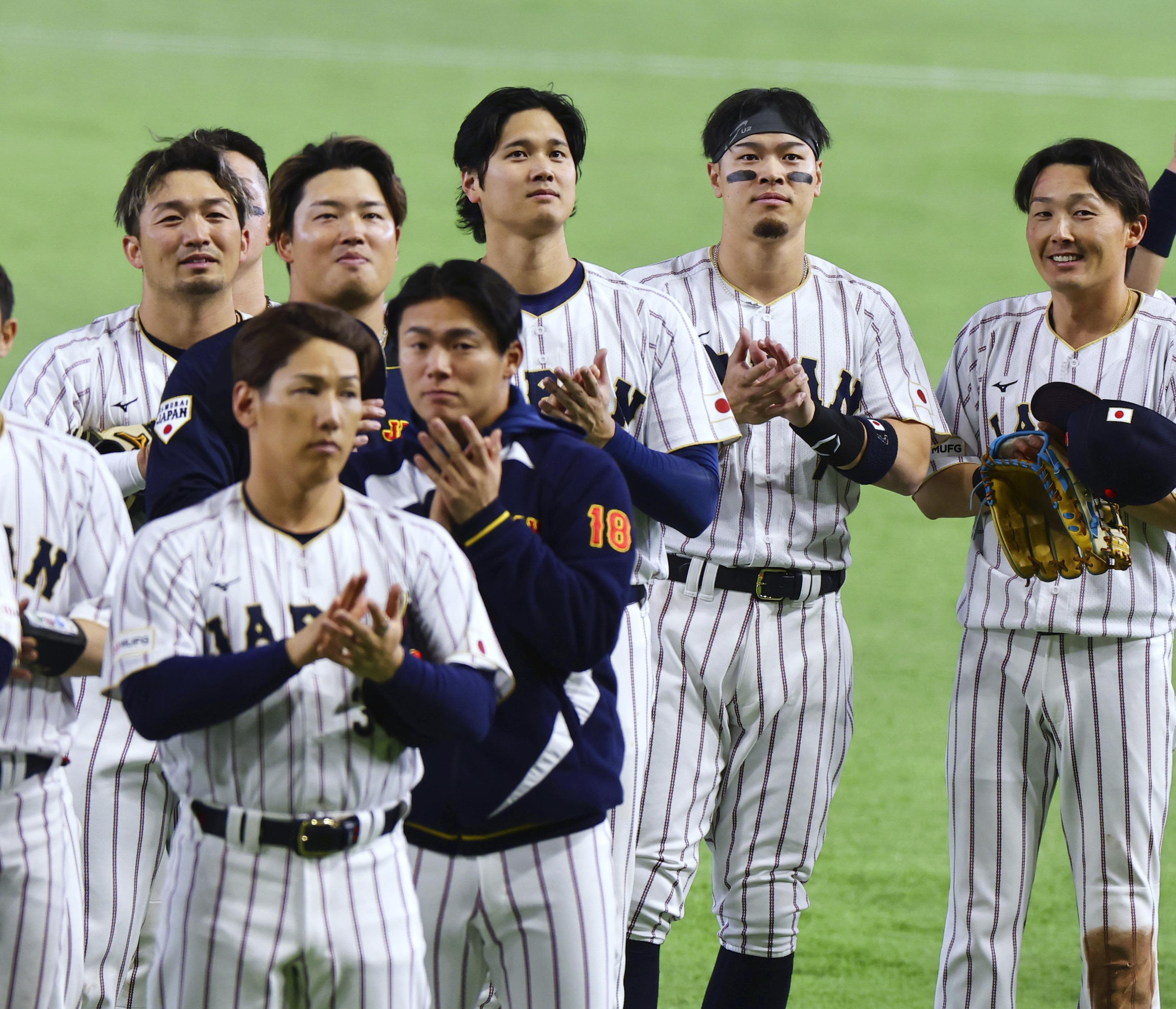 村上宗隆選手 侍ジャパン 応援パネル 侍ジャパンが天覧試合「村上宗隆の腕組み問題」炎上で緊急ミーティング