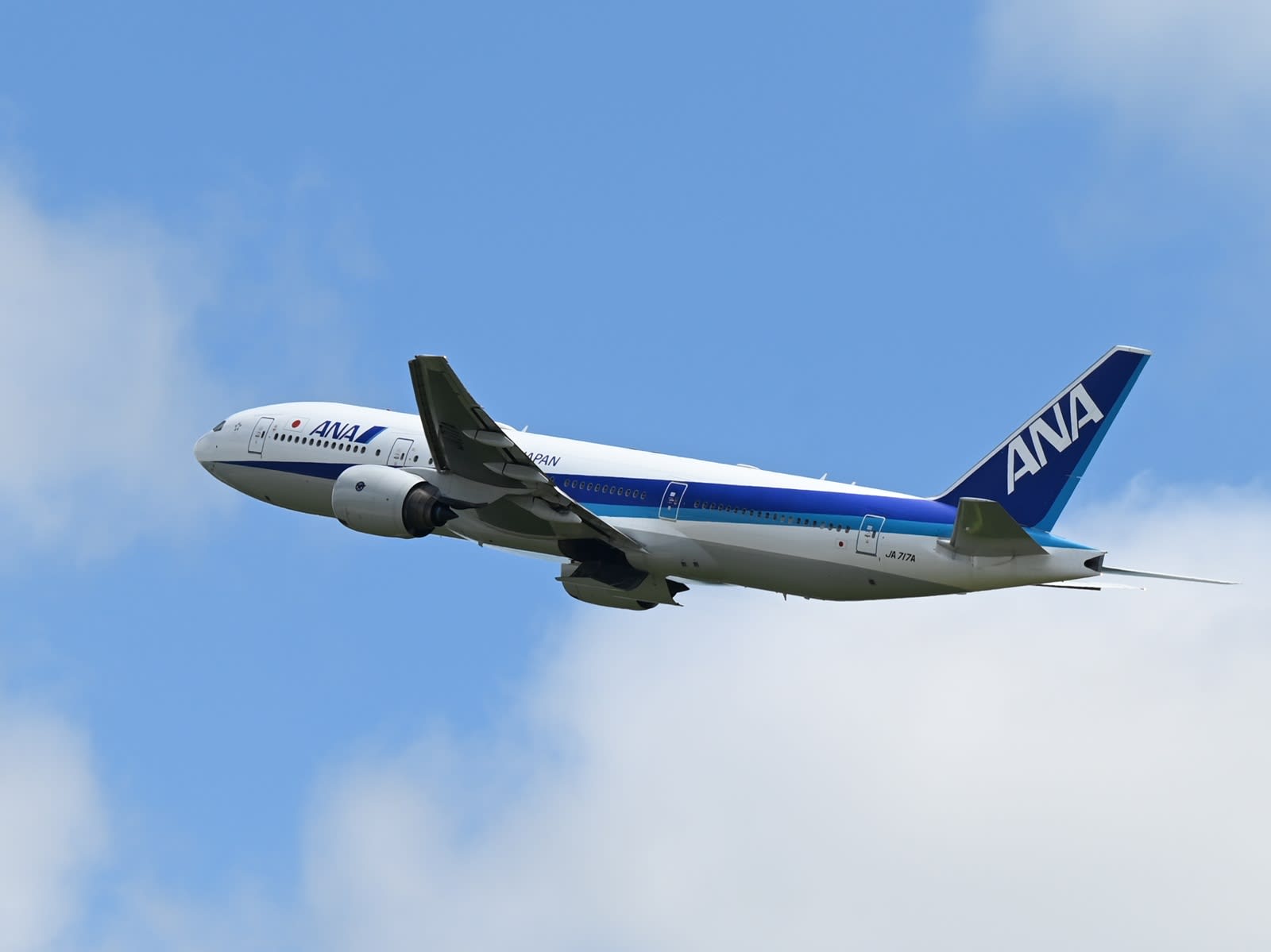 ANA・スーパーフライヤーズカード「年間300万」改悪を回避するコスパ