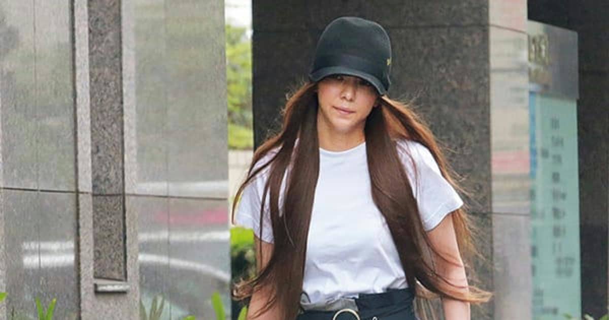 安室奈美恵】引退翌日地元新聞中面2面見開きサイズラミネート加工済【美