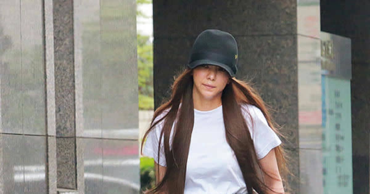 偽サイン”容疑者が悪用した高倉健「覚書」と安室奈美恵の手紙 | FRIDAY