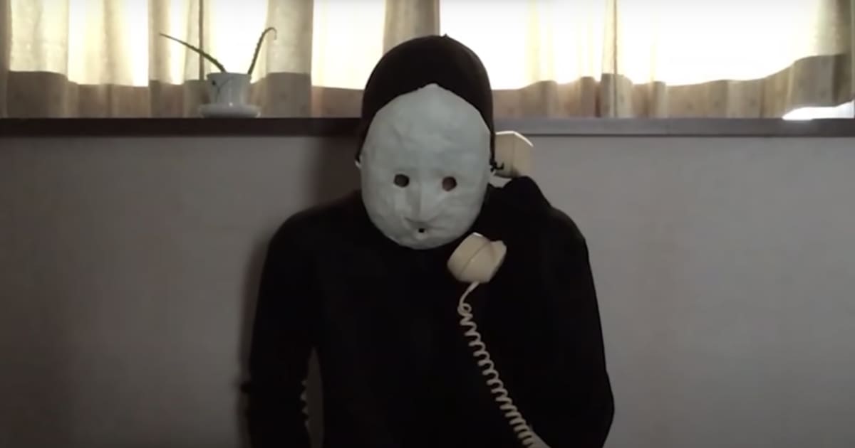 変な家』の作者・雨穴が「全身タイツにお面」で動画に出るワケ