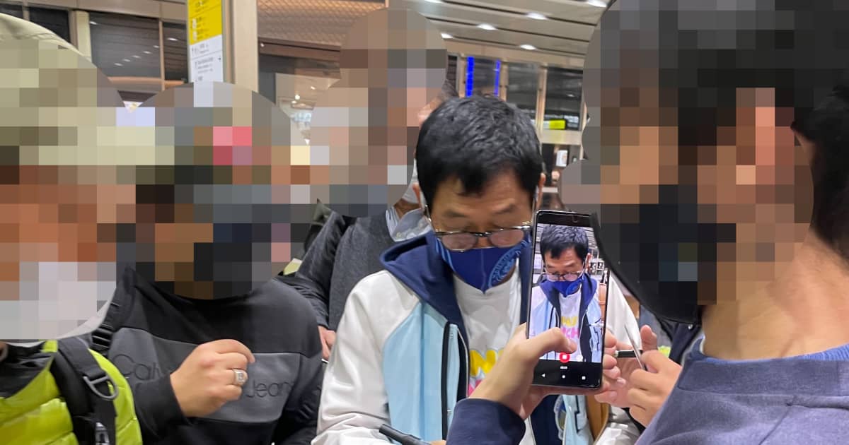 明石家さんま“神対応”認知され過ぎて新大阪駅の「名物」に | FRIDAY