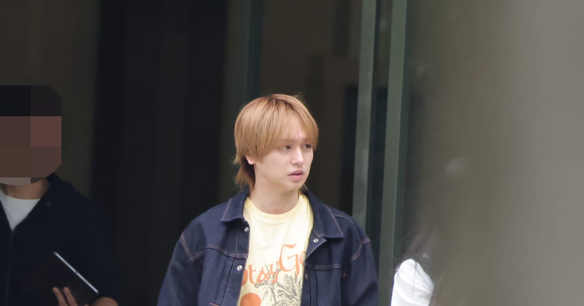 Hey!Say!JUMP』伊野尾慧 鮮やかな金髪でクールにロケ撮も「子どもたち