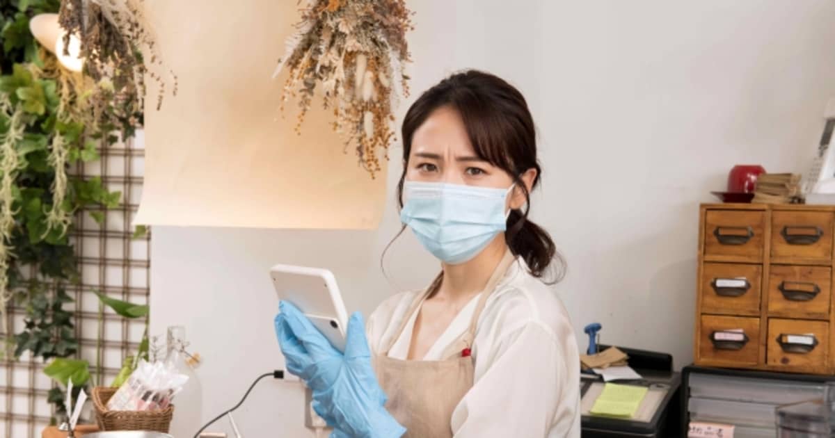 「謝りましたけど！」対策マニュアルを盾に客を威圧…急増する「逆カスハラ」とモンスター店員の実態 | FRIDAYデジタル