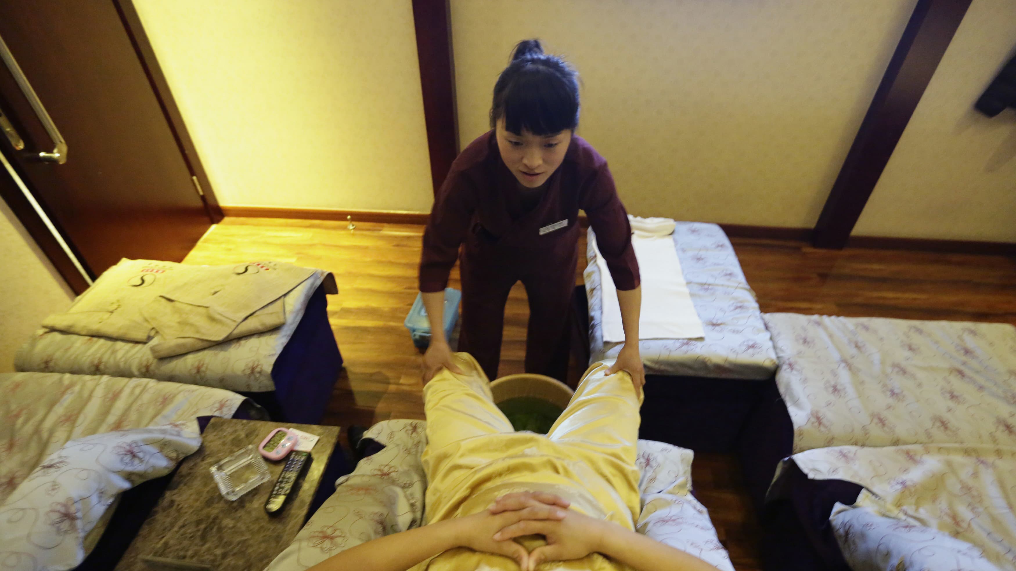 Foot Massage Parlor is Now a Trending Place to Relax in Kabukicho | FRIDAY  DIGITAL