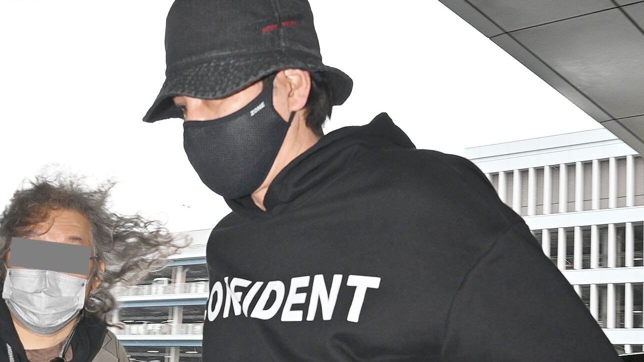 ビッグボス”新庄剛志「金髪美女」とのラブラブツーショット！ | FRIDAY