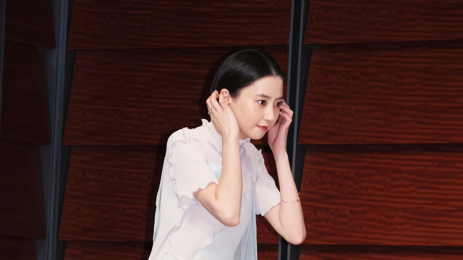 非売品 河北麻友子 等身大パネル　(おまけ付き) New hair, who dis?
