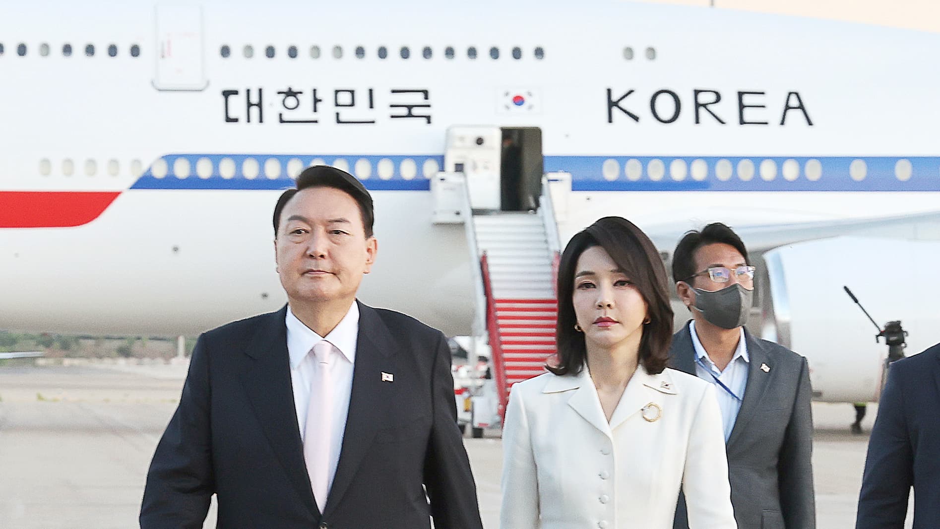 23rd May, 2023. First lady to promote Visit Korea Year campaign First lady  Kim Keon Hee (R) poses for a photo with Lee Boo-jin, head of Hotel Shilla  and chairperson of the