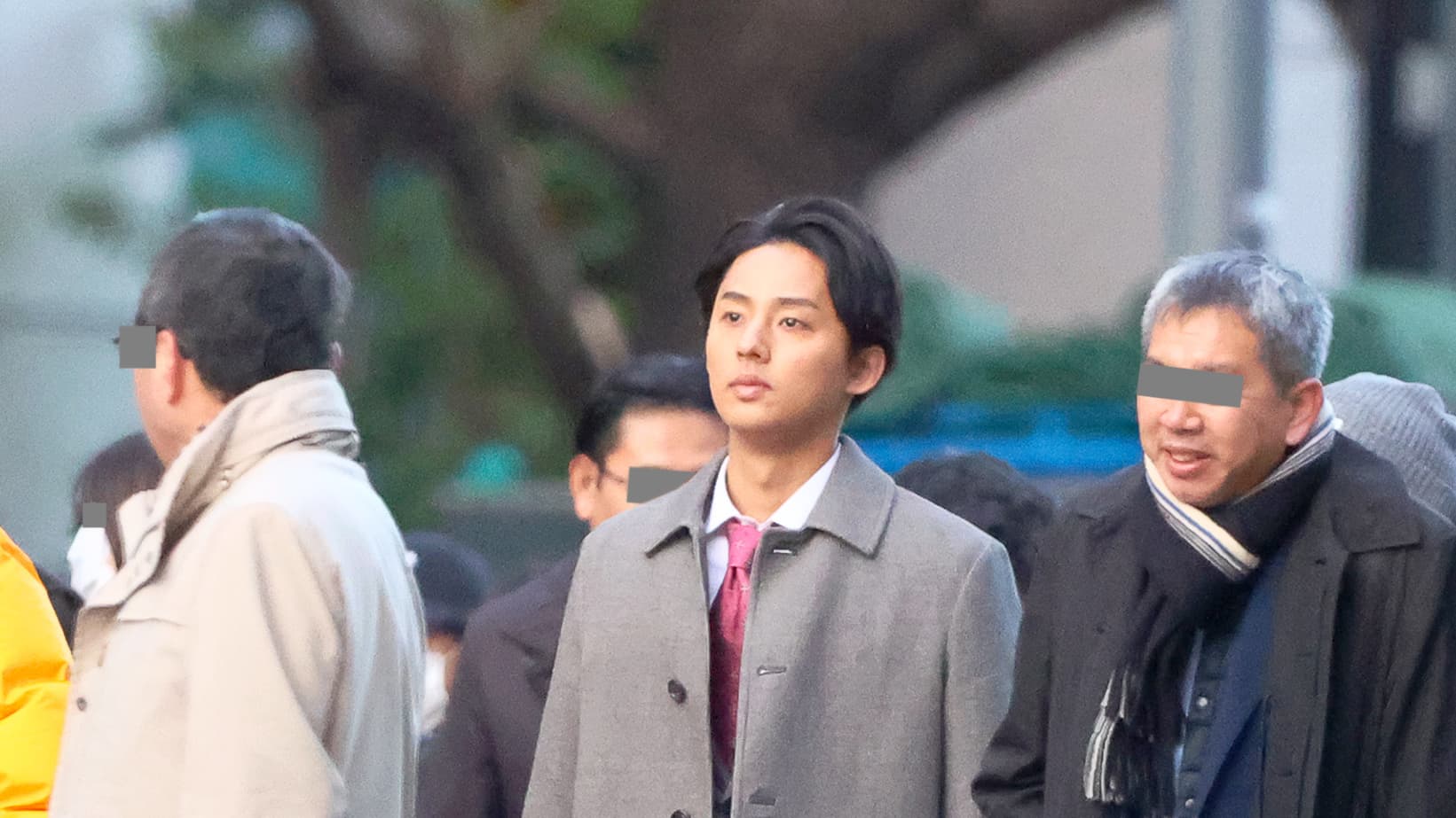 寒さに耐えながら…「Kis-My-Ft2」藤ヶ谷太輔 早朝の丸の内に「かっちり