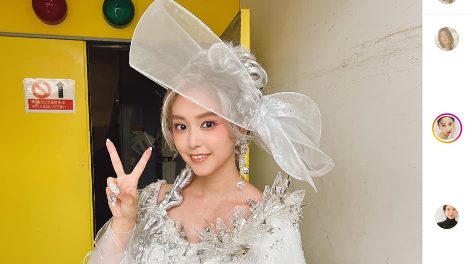 ファン歓喜の桐谷美玲 脚細っ…！「白&銀の大胆ミニ丈ドレスのかわい
